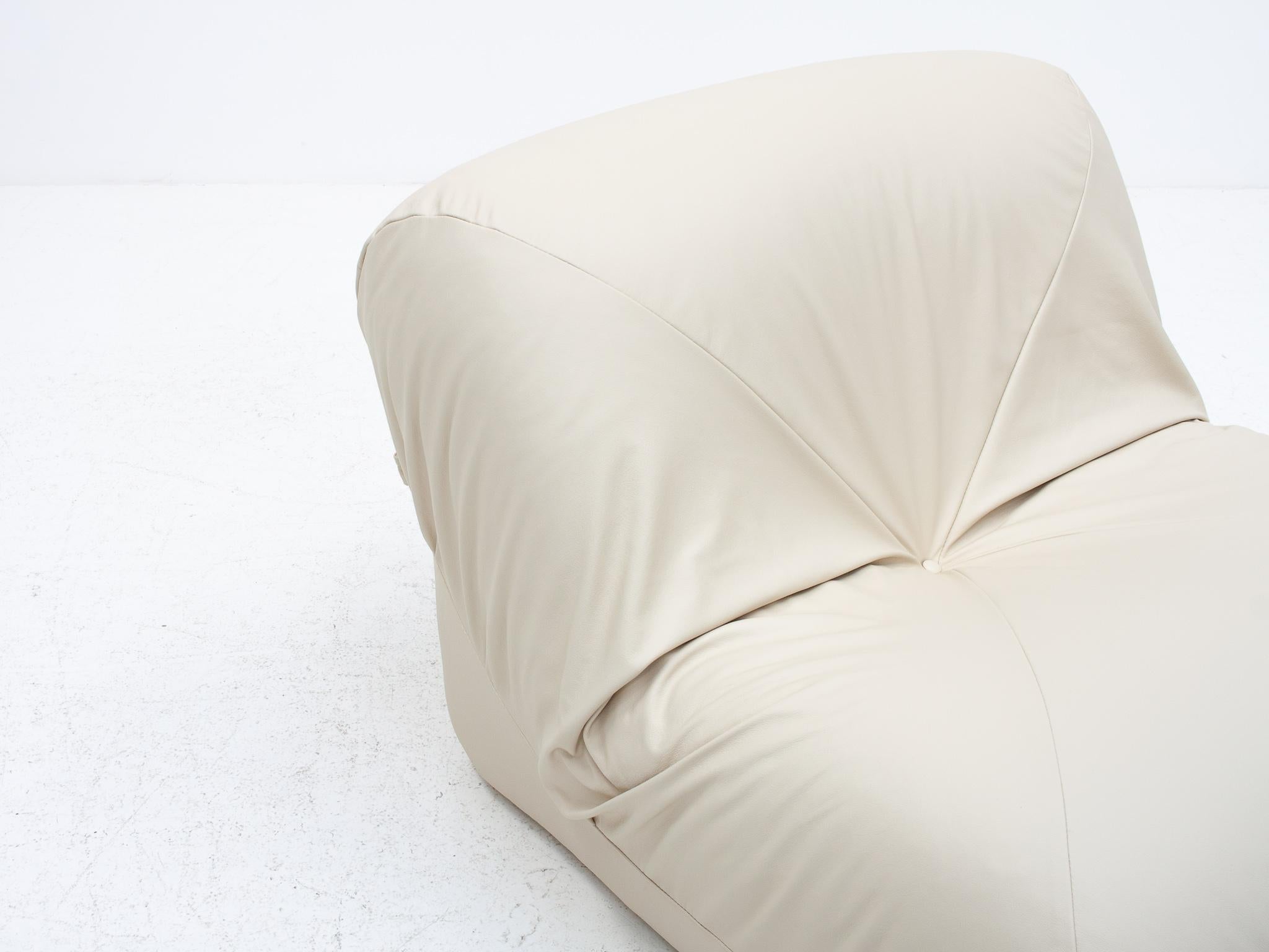 Model ‘Patate’ Leather Lounge Chair for Airborne France, 1970s 6