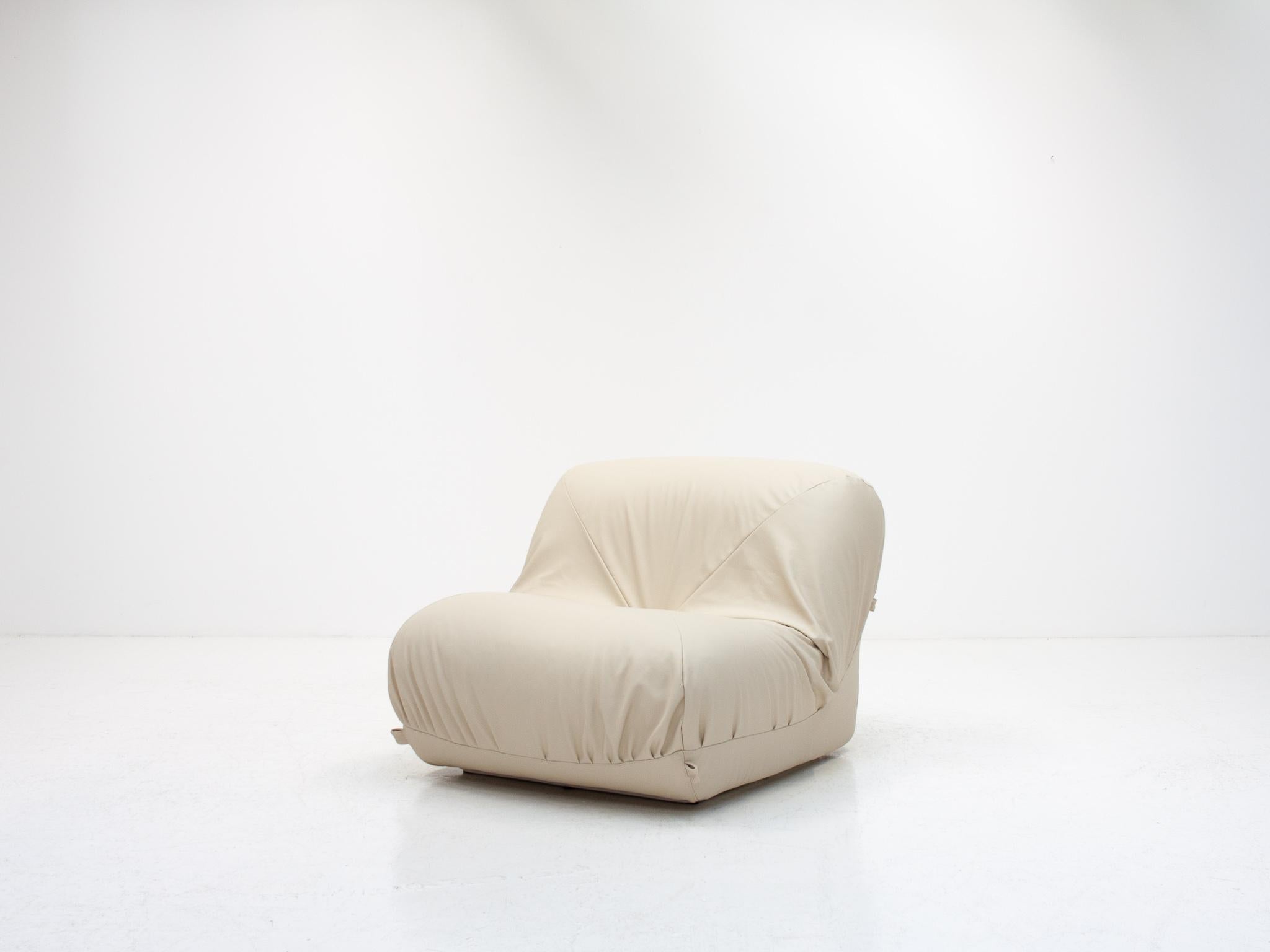 Model ‘Patate’ Leather Lounge Chair for Airborne France, 1970s 1