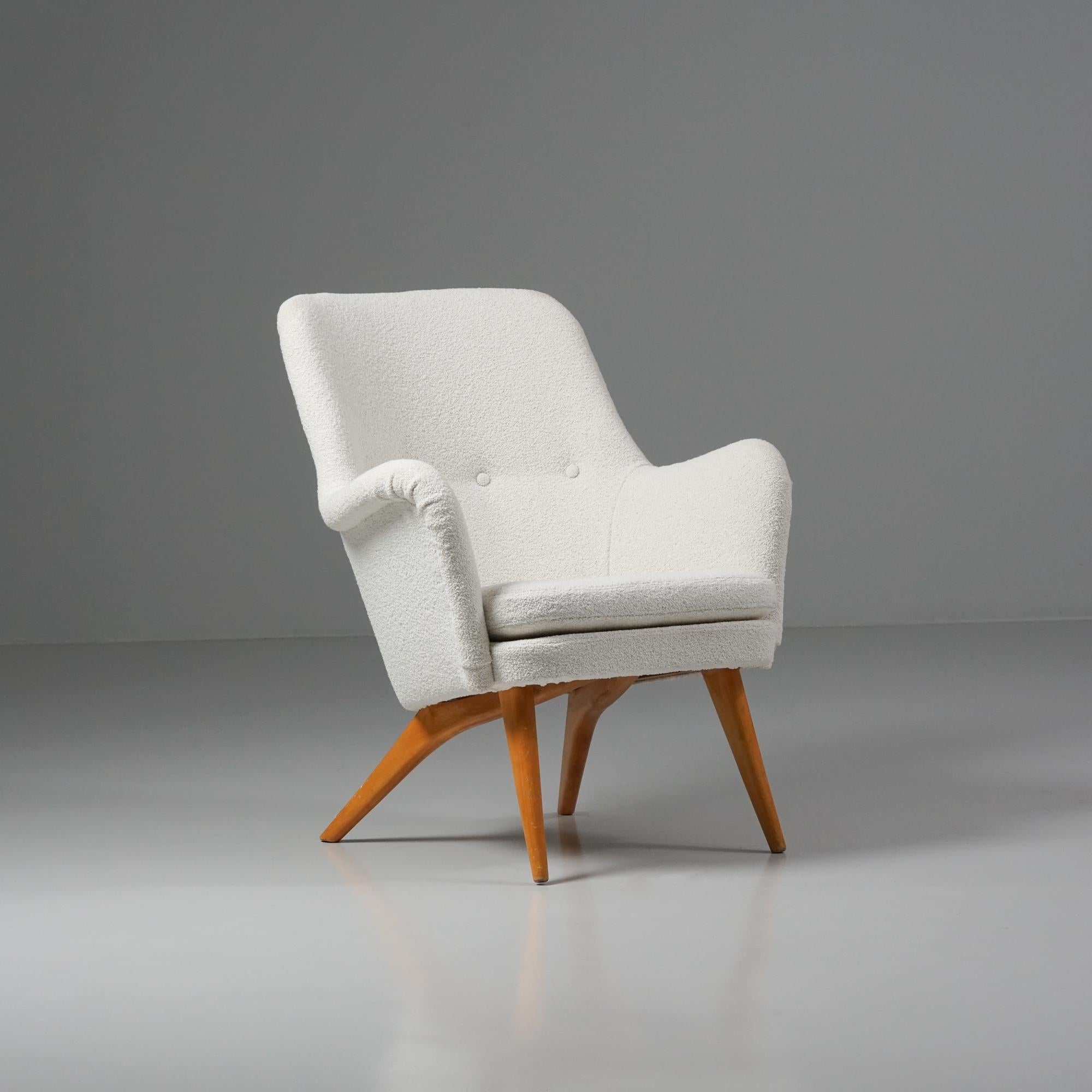 Model Pedro armchair, design Carl Gustaf Hiort af Ornäs, manufactured by Hiort Tuote Puunveisto, 1950s. Birch legs, reupholstered with quality model Orsetto -fabric by Lauritzon. Good vintage condition, minor patina consistent with age and use. 