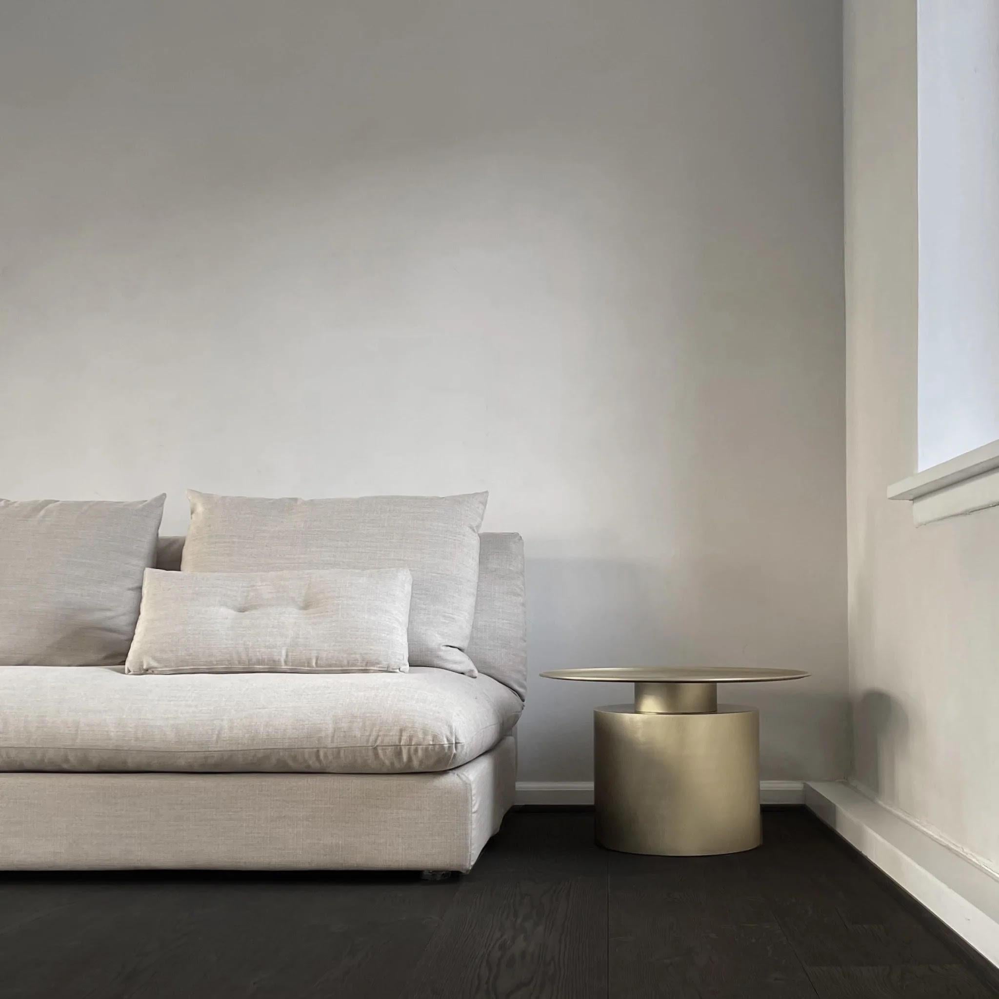 Moderne Table basse modèle Pillar, design comme une sculpture moderne en vente