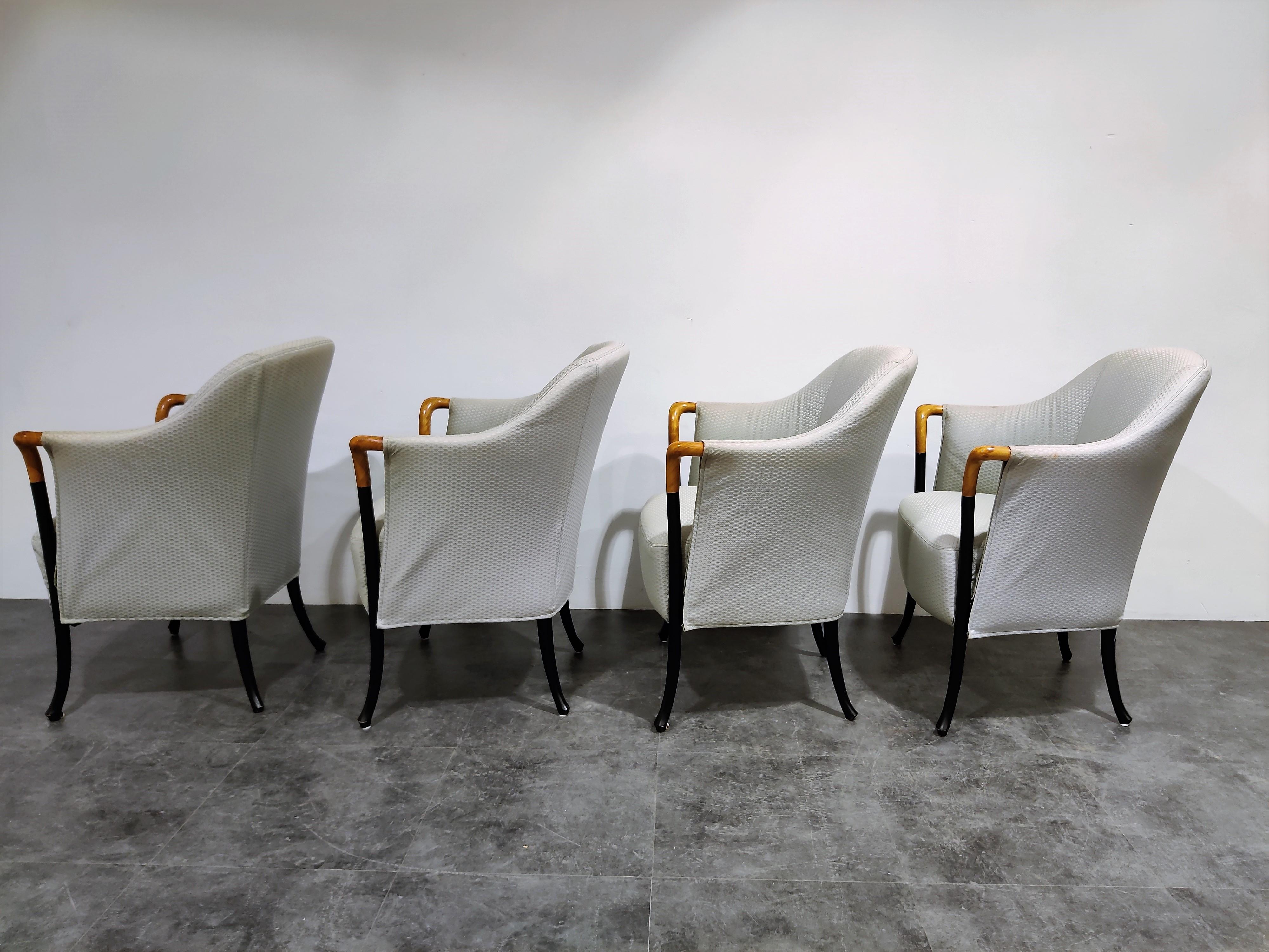 Up for sale is this beautiful designed set of 4 armchairs/dining chairs by Umberto Asnago for Giorgetti.

Elegant italian design with the beautiful integrated wooden armrest and the black lacquered frame.

The chairs have a light grey