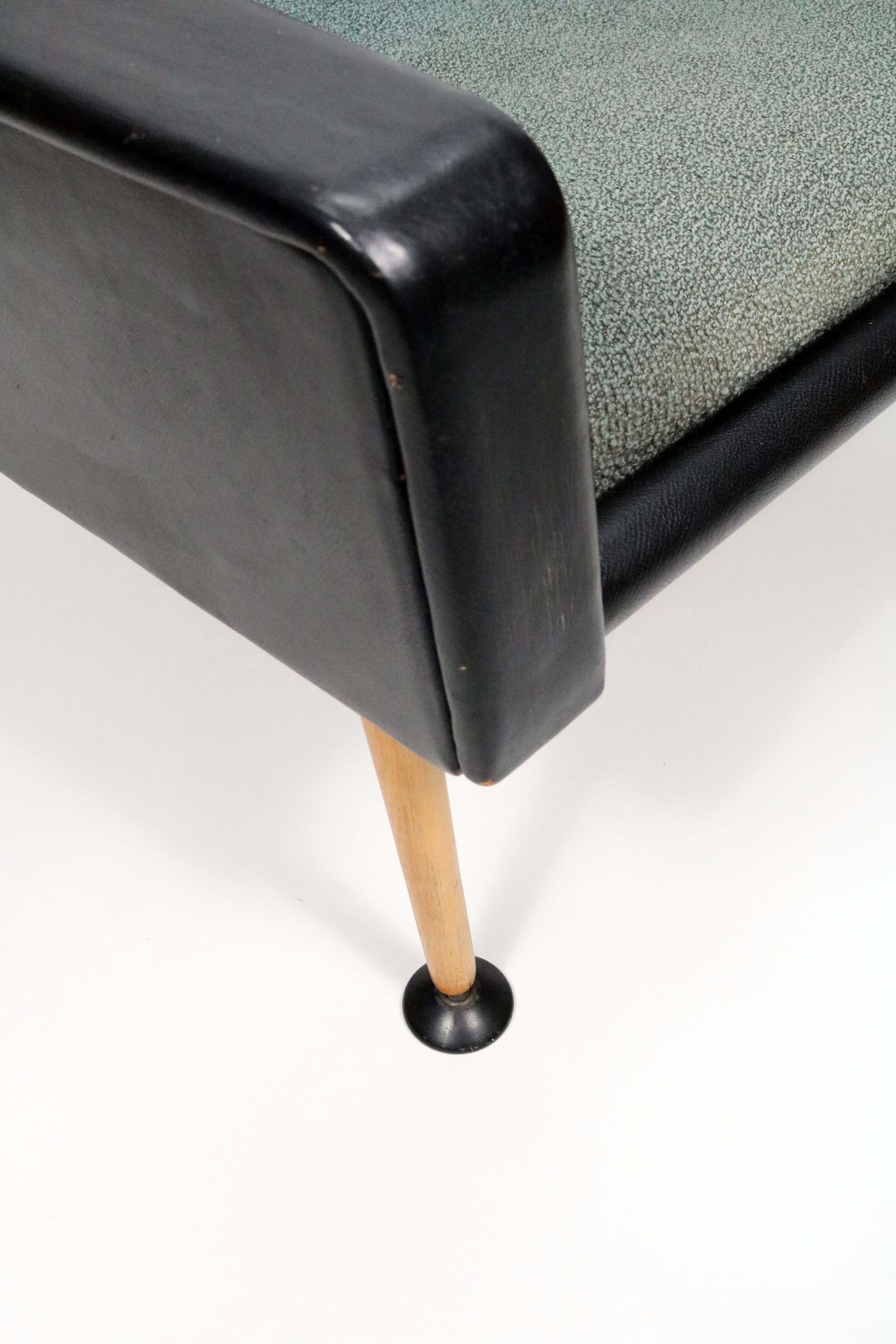 Modell R57 Loungesessel von Ernest Race für Race Furniture, Ltd (Moderne der Mitte des Jahrhunderts)