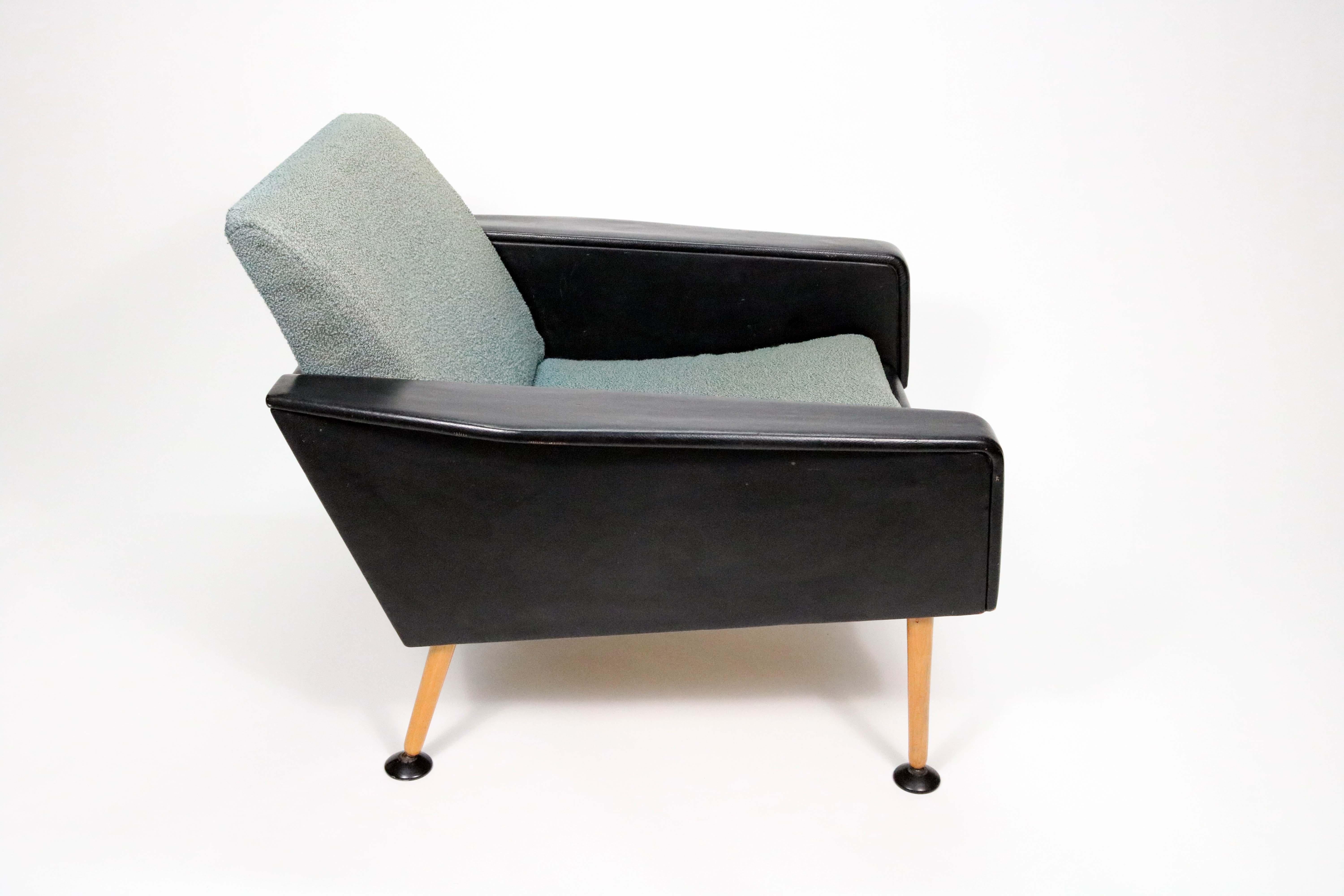 Modell R57 Loungesessel von Ernest Race für Race Furniture, Ltd im Zustand „Gut“ in Littleton, CO