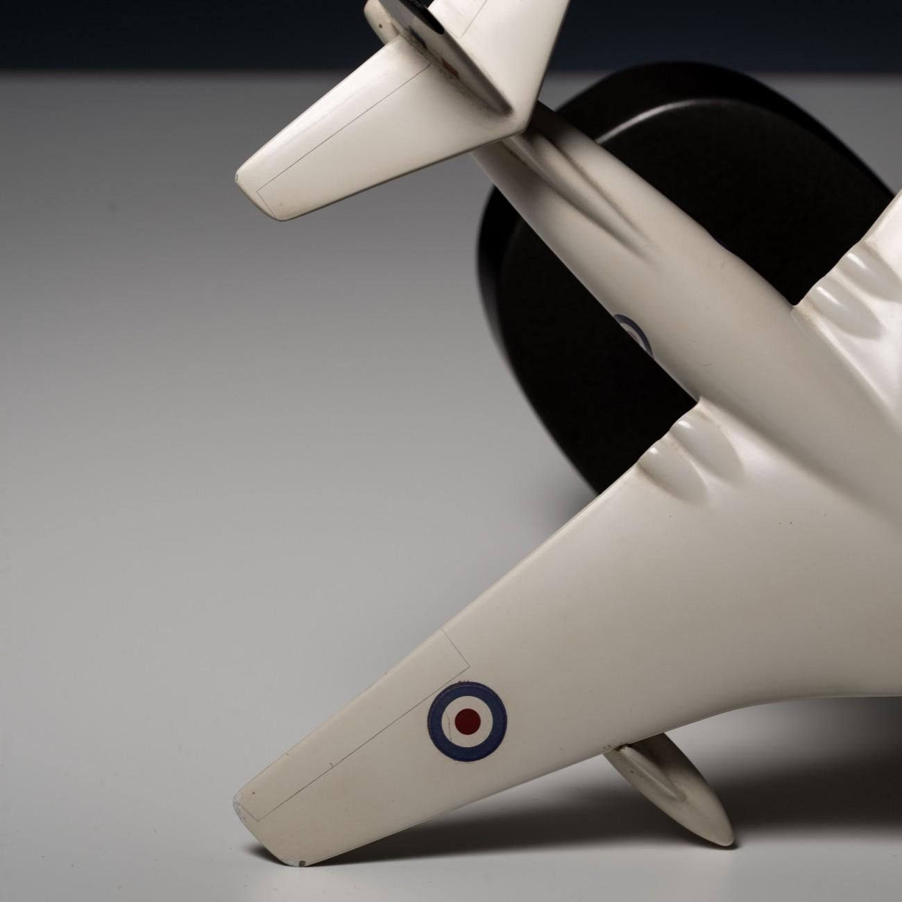 Modèle réduit de l'avion bombardier Vickers Valliant « V » de la RAF, vers 1955 en vente 10