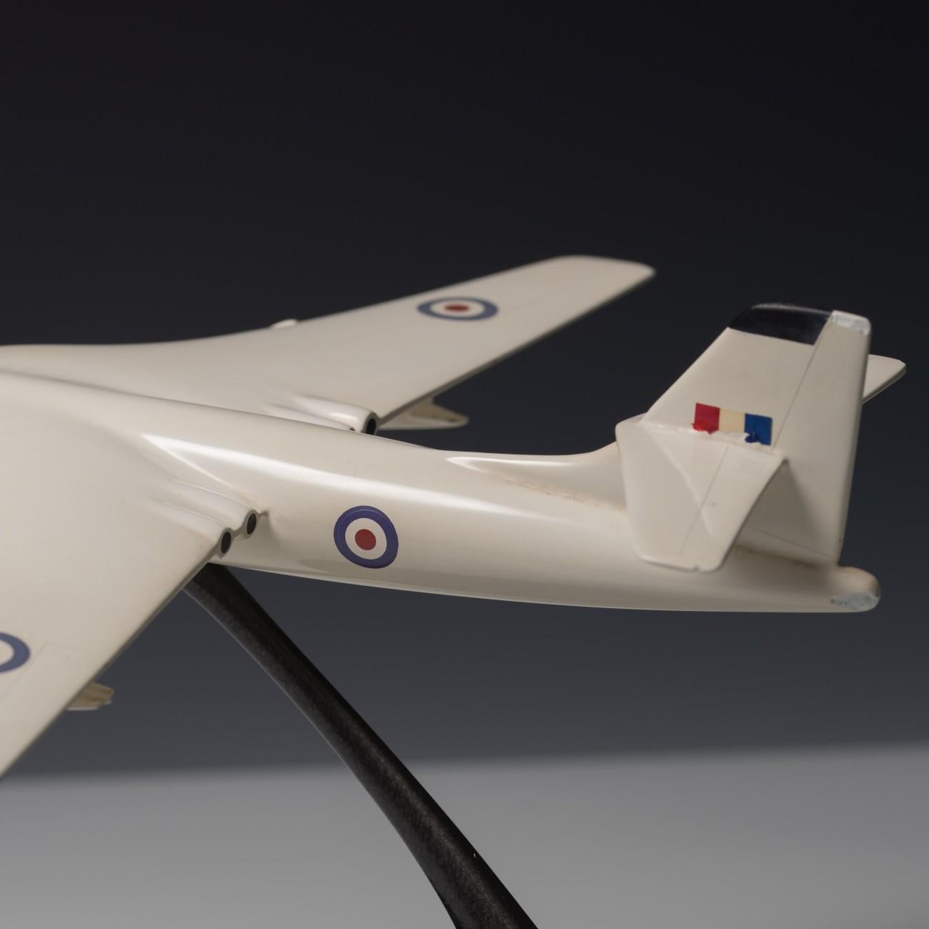 Modèle réduit de l'avion bombardier Vickers Valliant « V » de la RAF, vers 1955 en vente 13