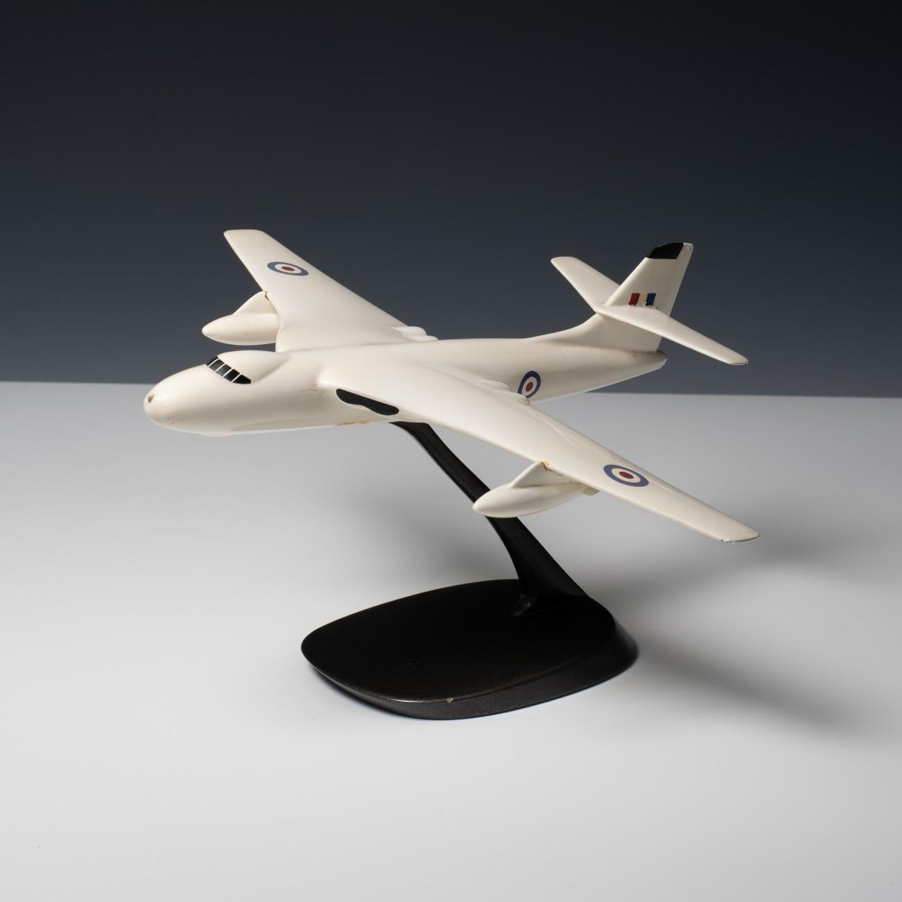 Magnificent painted cast metal alloy Vickers Valliant ‘V’ bomber in RAF ‘anti-flash white’ livery, on original stand. By the renowned UK model making firm of Westway Models, circa 1955.

Dimensions: 27.5 cm/10? inches (length) x 29.5 cm/11? inches