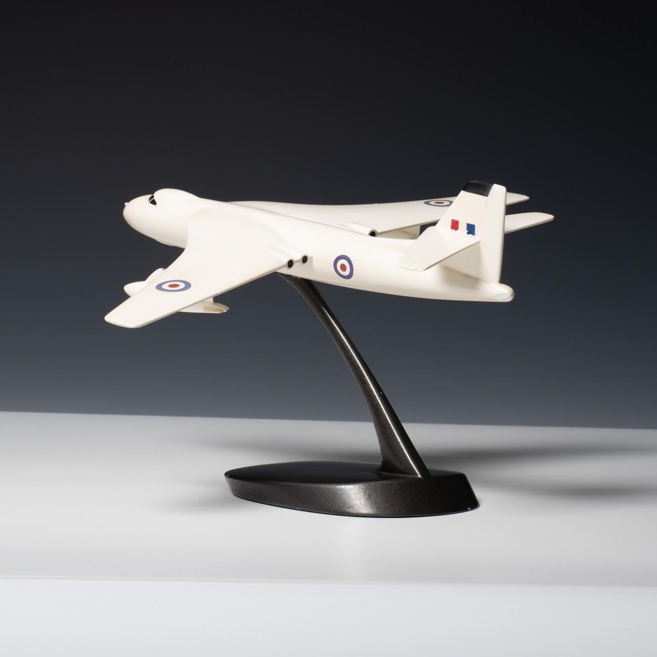 Model RAF Vickers Valliant ‘V’ Bomber Aircraft, circa 1955 In Good Condition For Sale In London, GB