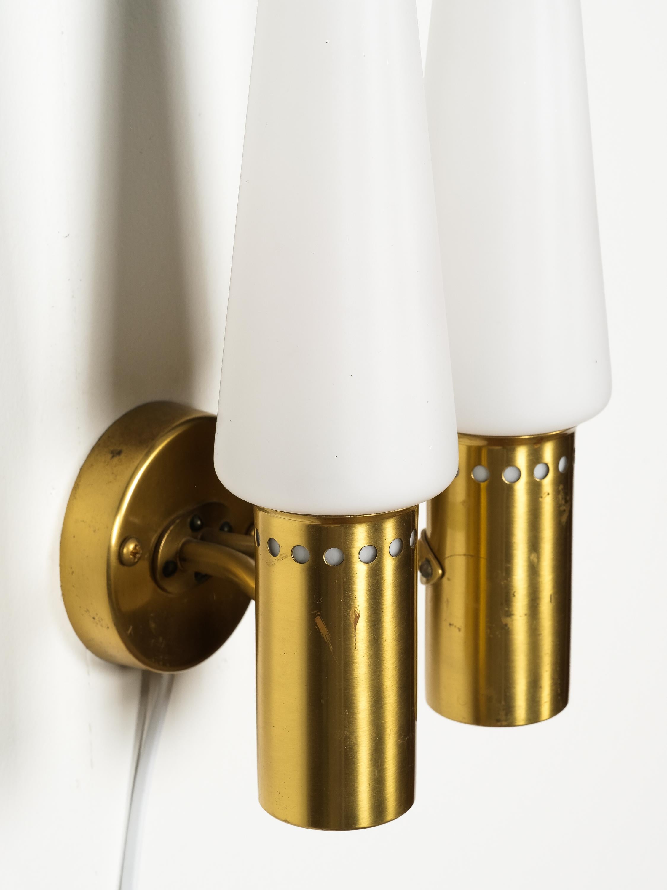 Milieu du XXe siècle Applique modèle S-1987/2 par Hans-Agne Jakobsson, Suède, années 1950 en vente