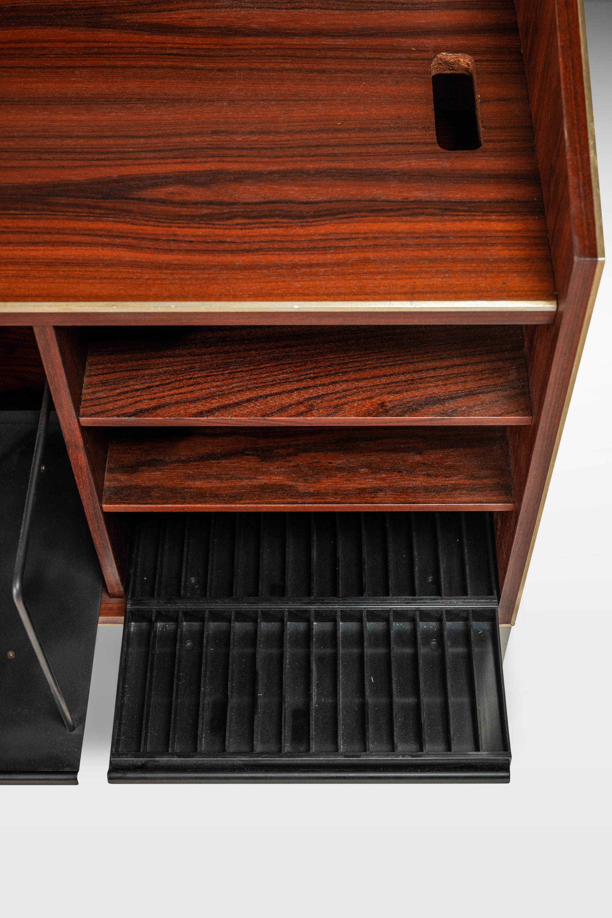 Model SC80 Record Media Console in Rosewood by Jacob Jensen for Bang & Olufsen In Good Condition For Sale In Deland, FL
