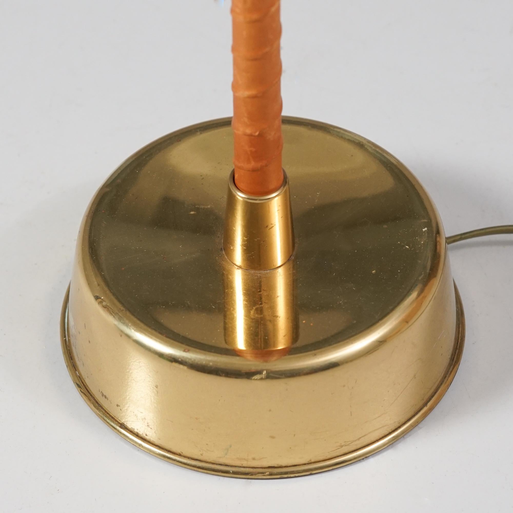 Model Senator/Ihanne Floor Lamp, Lisa Johansson-Pape, Orno Oy, 1950s (Mitte des 20. Jahrhunderts) im Angebot