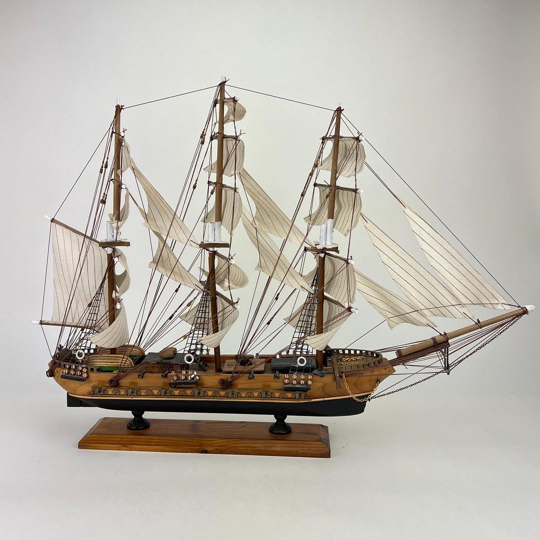 Britannique MODEL SHIP, Fragata Siglo XVIII, grand navire décoratif anglais ancien fait à la main en vente