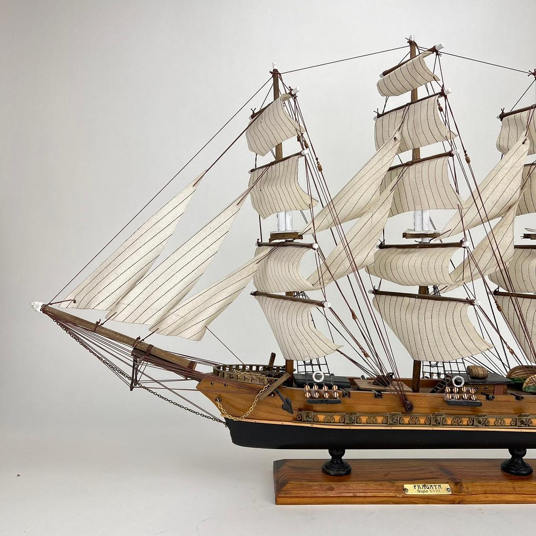 MODEL SHIP, Fragata Siglo XVIII, grand navire décoratif anglais ancien fait à la main Excellent état - En vente à Wembley, GB