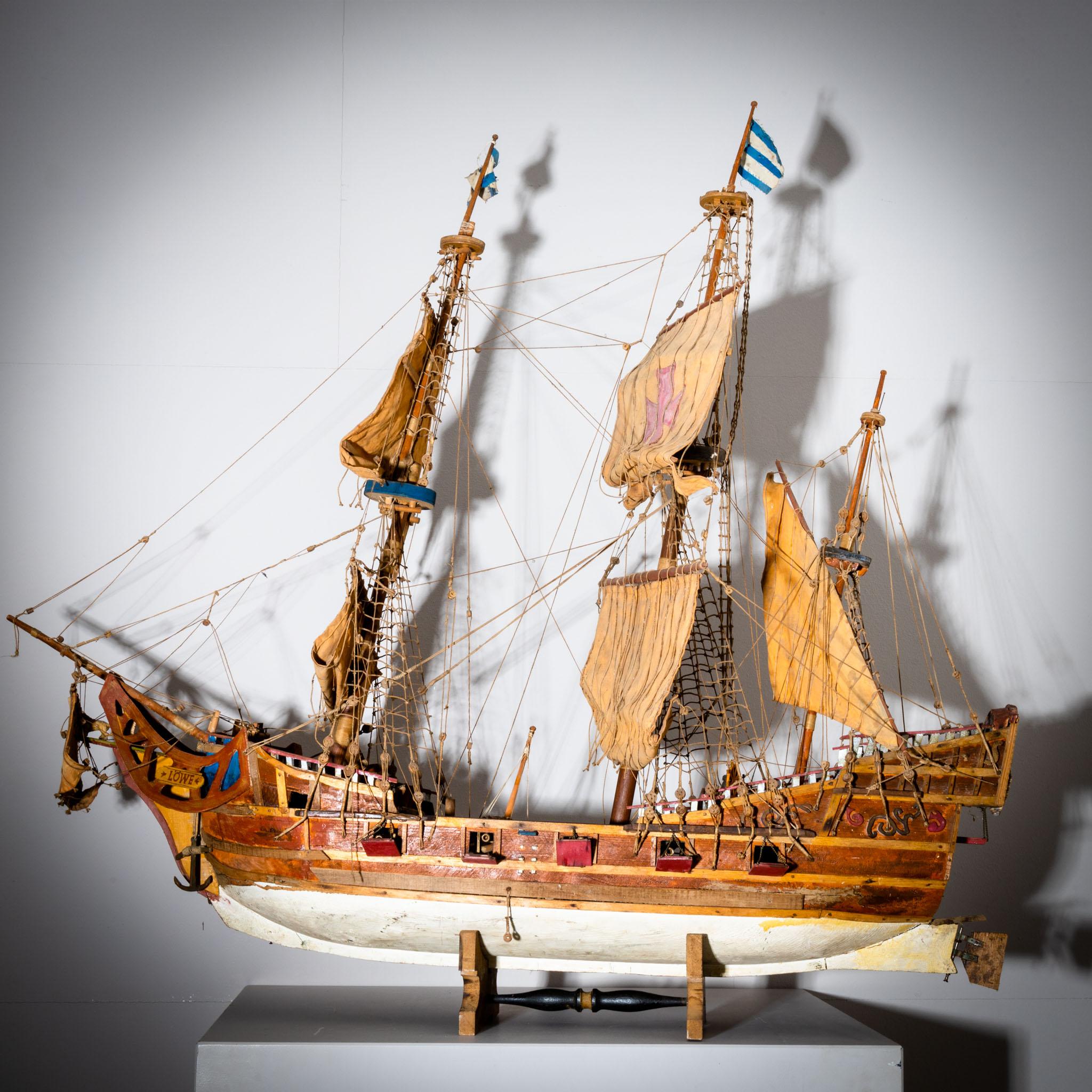 Model Ship “Löwe”, hand-painted, Germany 1960s For Sale 9