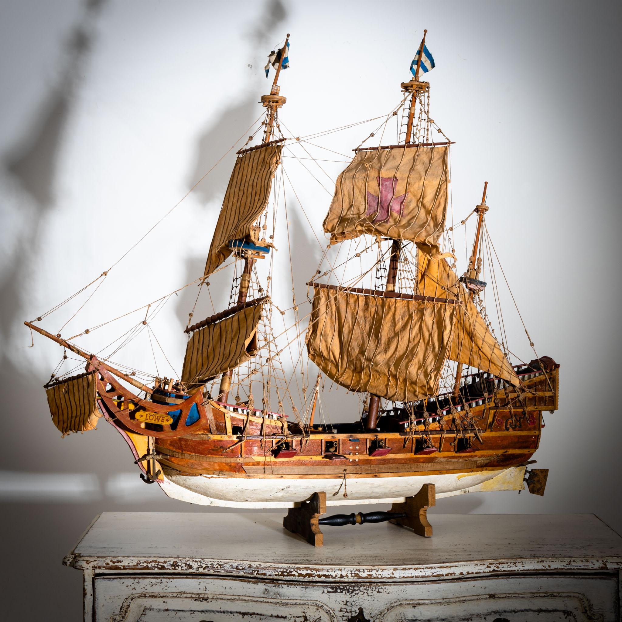 Model Ship “Löwe”, hand-painted, Germany 1960s For Sale 10