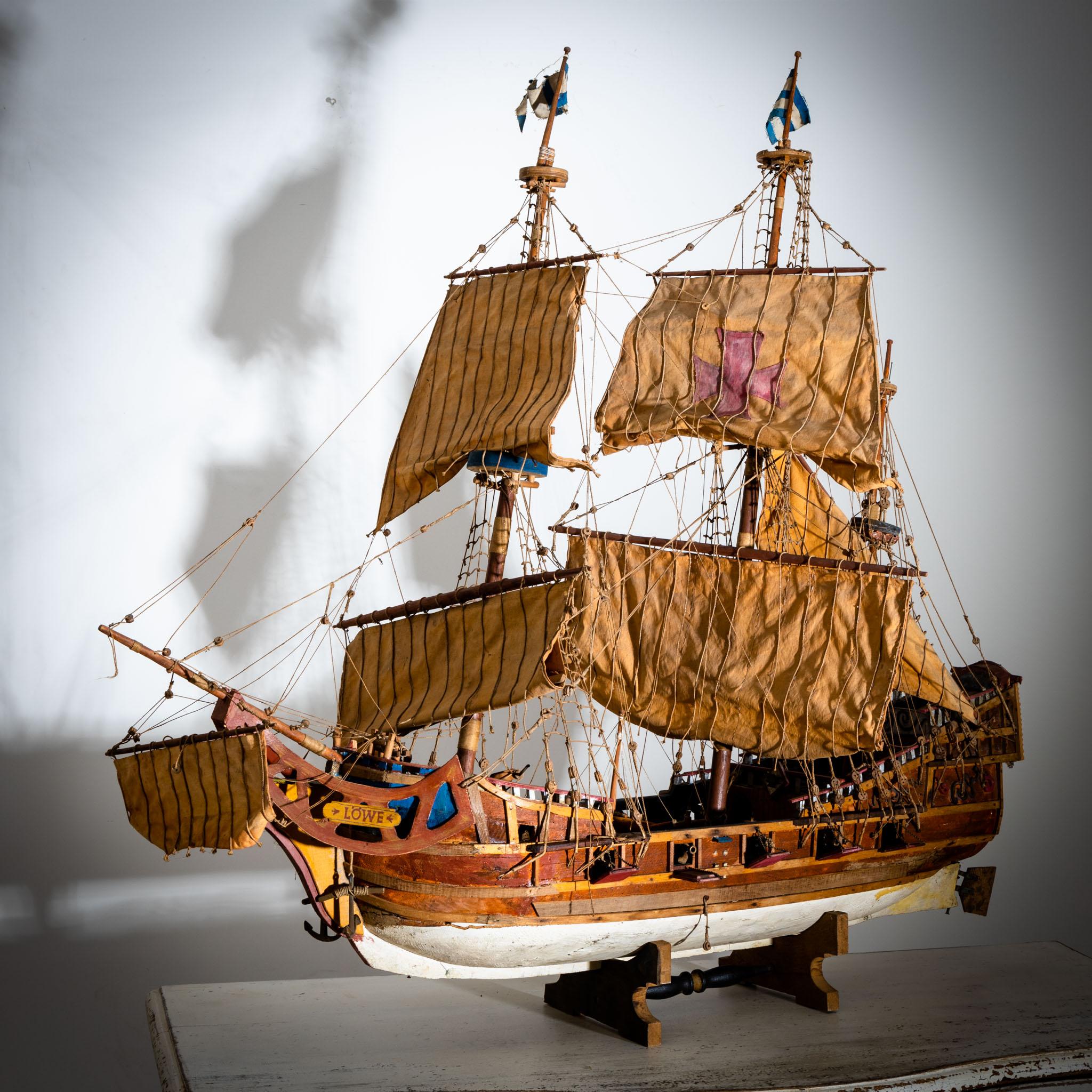 Model Ship “Löwe”, hand-painted, Germany 1960s For Sale 12