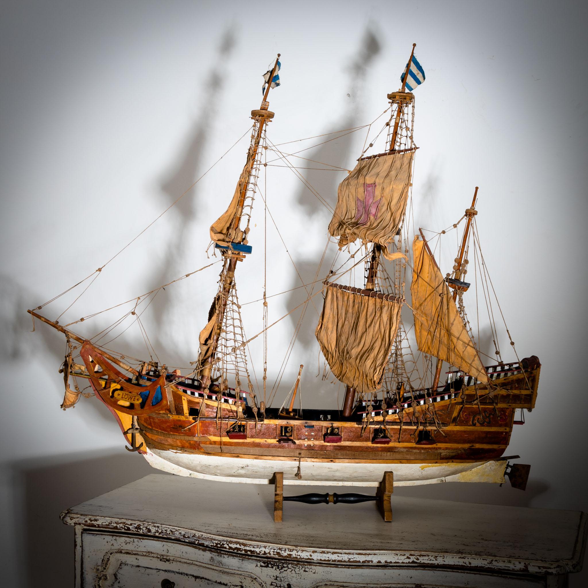 Model Ship “Löwe”, hand-painted, Germany 1960s For Sale 14