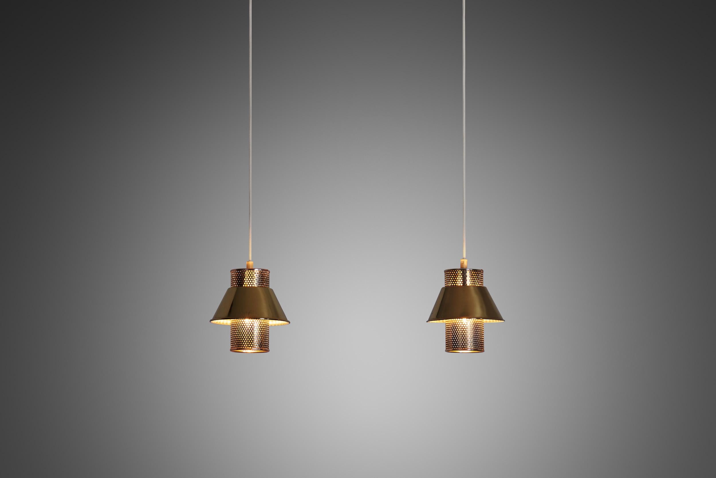 La lampe suspendue T766 est un exemple étonnant du design moderne suédois. Hans-Agne Agnes était un éminent designer et fabricant de luminaires qui a joué un rôle crucial dans l'élaboration de l'esthétique du design suédois au milieu et même à la