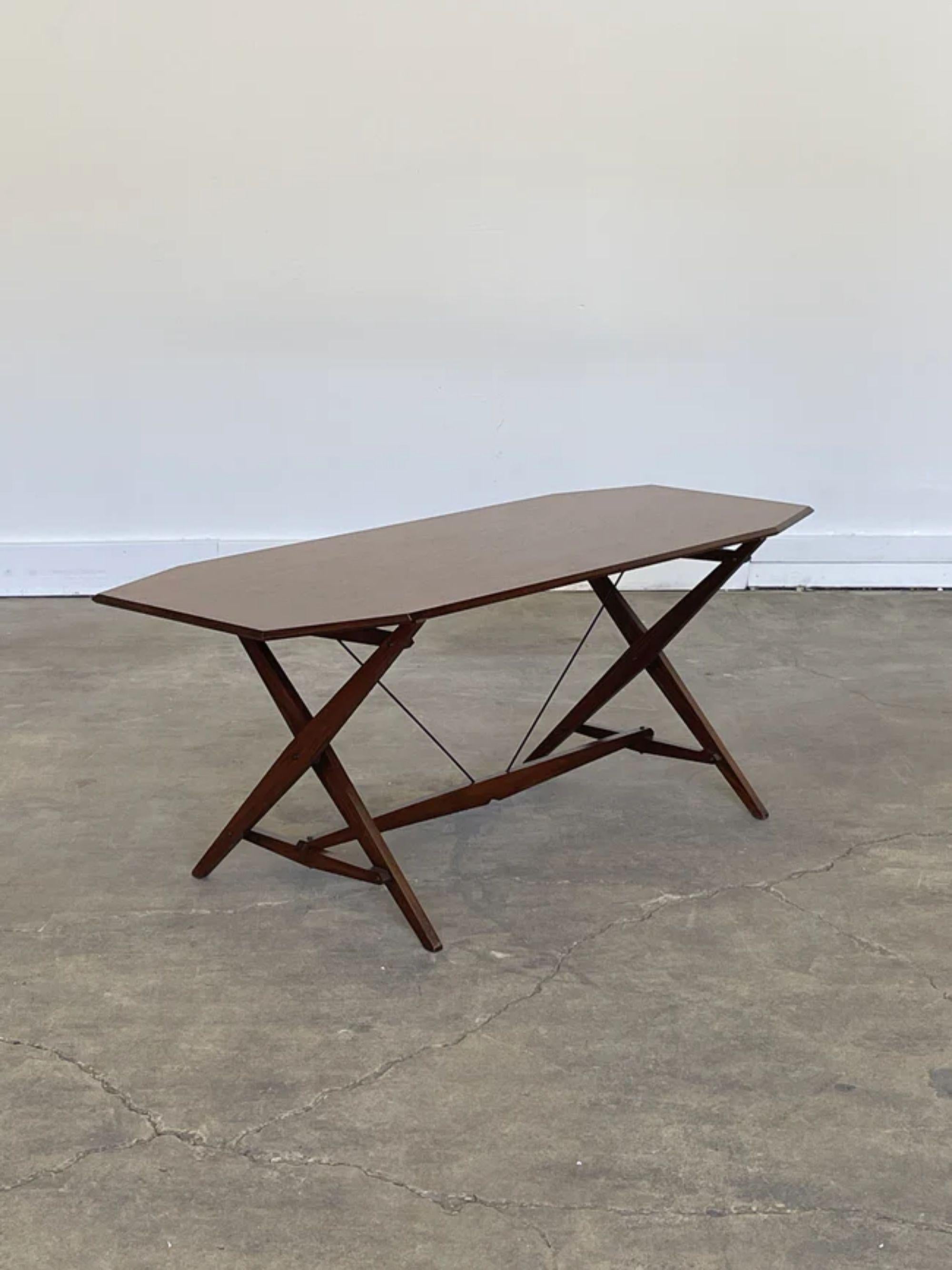 Franco Albini model TL2 desk or dining table for Poggi, Italy, 1950s

Franco Albini for Poggi, dining table model TL2, walnut and metal, Italy, 1951.

The TL2 table by Franco Albini features a simplistic and sleek design. Executed in darkened