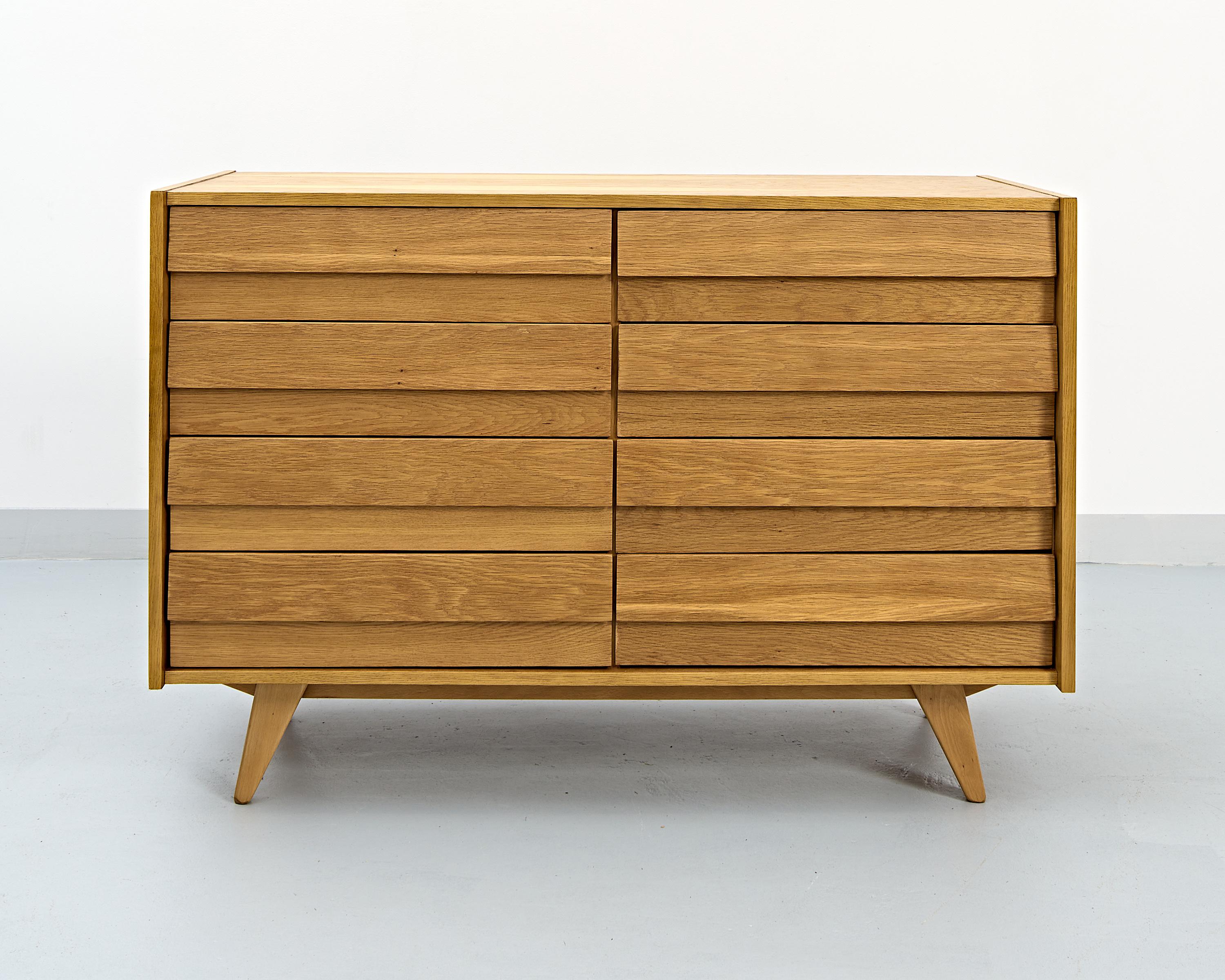 The U-453 sideboard designed by the world renown czech designer Jiří Jiroutek as a part of the U series. Works began after the enormous success of the czech pavilion at the Brussels ’58 Expo and the series became one of the leading examples of the