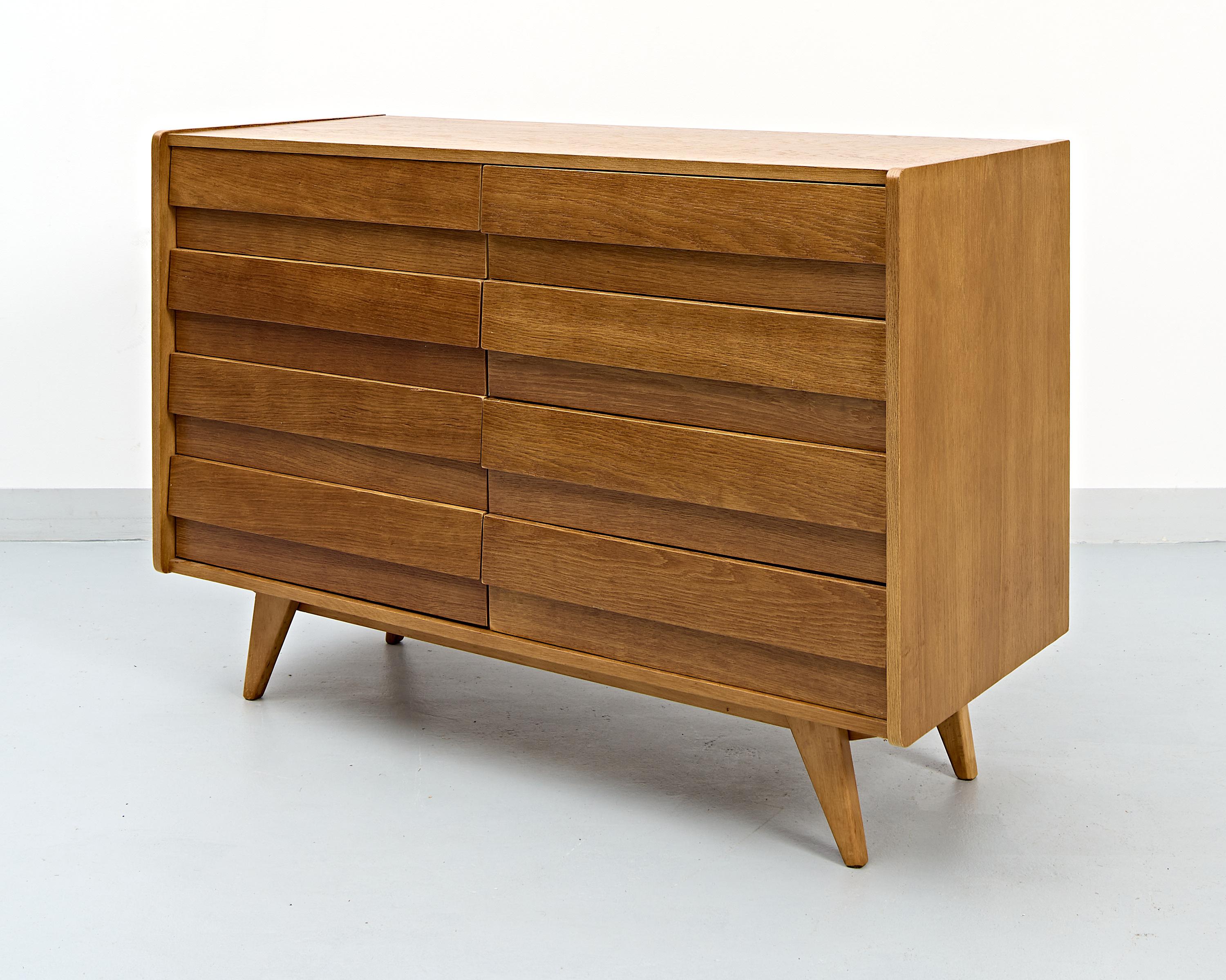 The U-453 sideboard designed by the czech designer Jiří Jiroutek as a part of the U series. Works began after the enormous success of the czech pavilion at the Brussels ’58 expo and the series became one of the leading examples of the newly formed