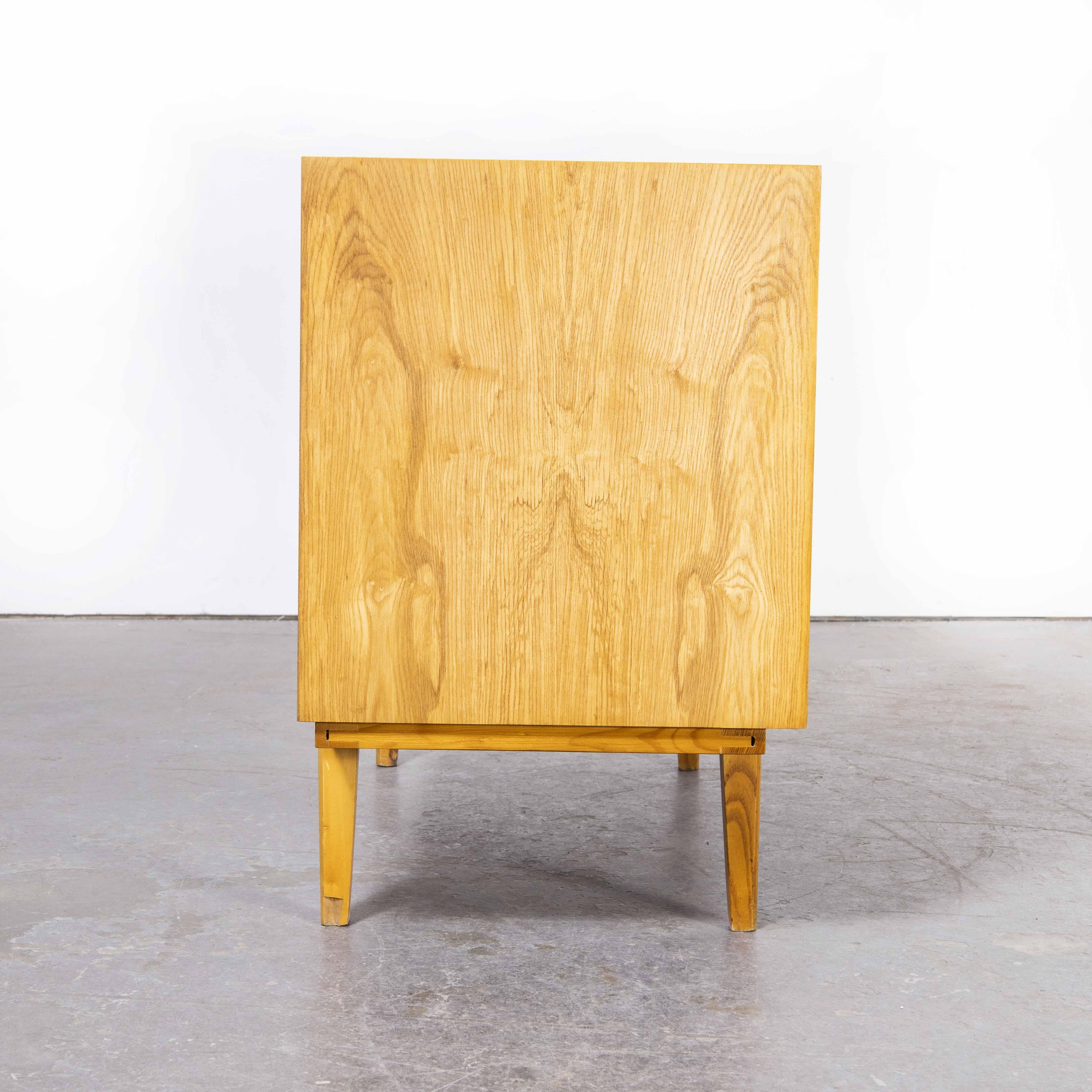 Model U-458, 1950's Four Drawer Oak Cabinet by Jiri Jiroutek for Interieur Praha In Good Condition For Sale In Hook, Hampshire