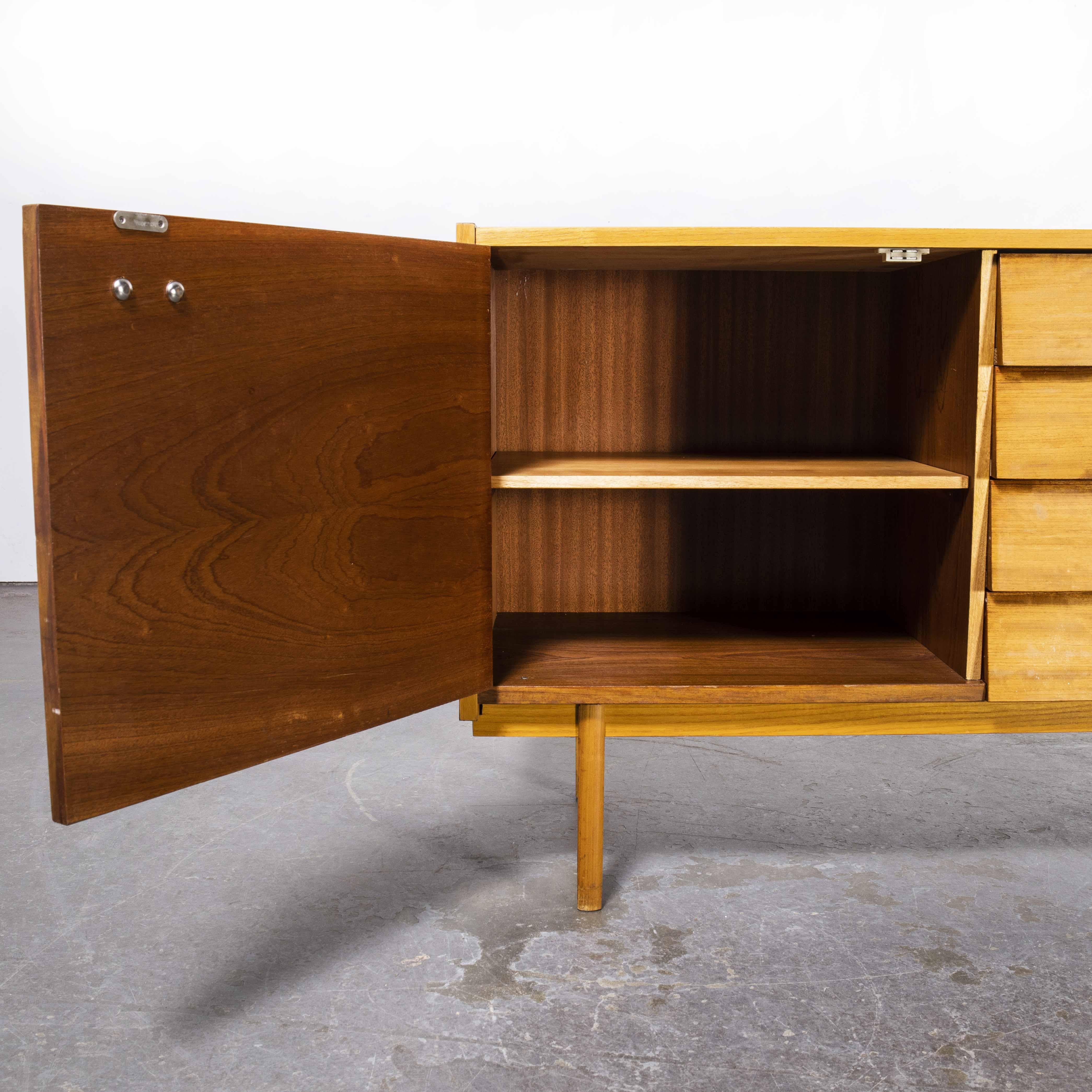 Modèle U-458, meuble de rangement en chêne à quatre tiroirs des années 1950 de Jiri Jiroutek pour Interieur Praha en vente 2