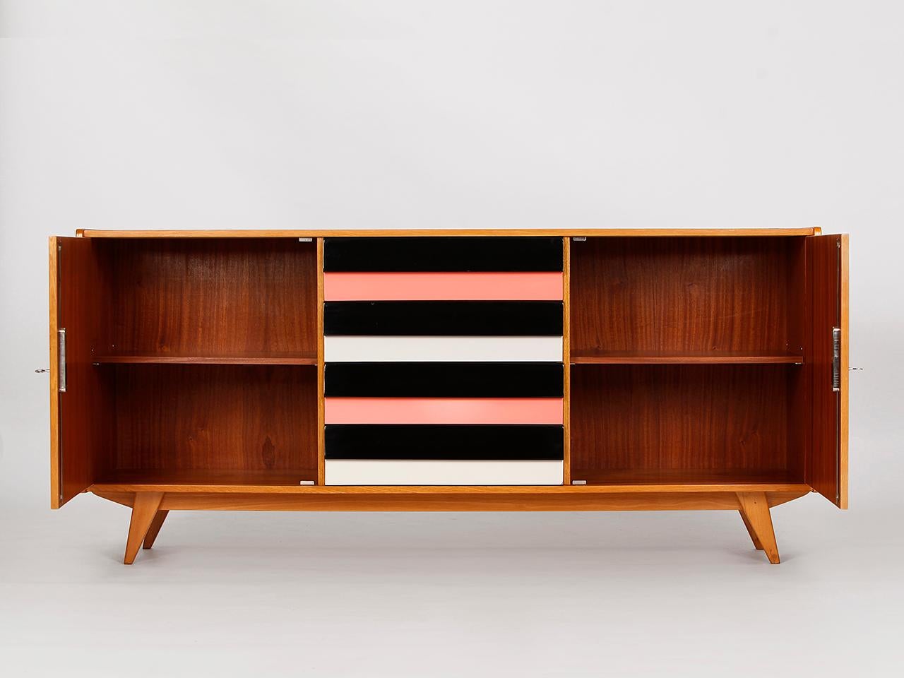 Modell U-460 Sideboard von Jiri Jiroutek für Interier Praha, 1960er Jahre (Moderne der Mitte des Jahrhunderts) im Angebot