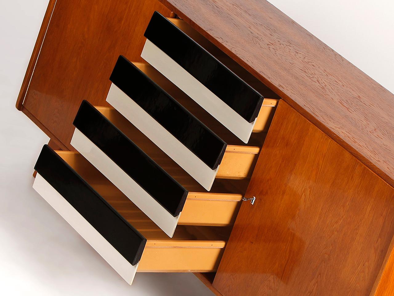 Model U-460 Sideboard by Jiri Jiroutek for Interier Praha, 1960s In Excellent Condition In Wien, AT