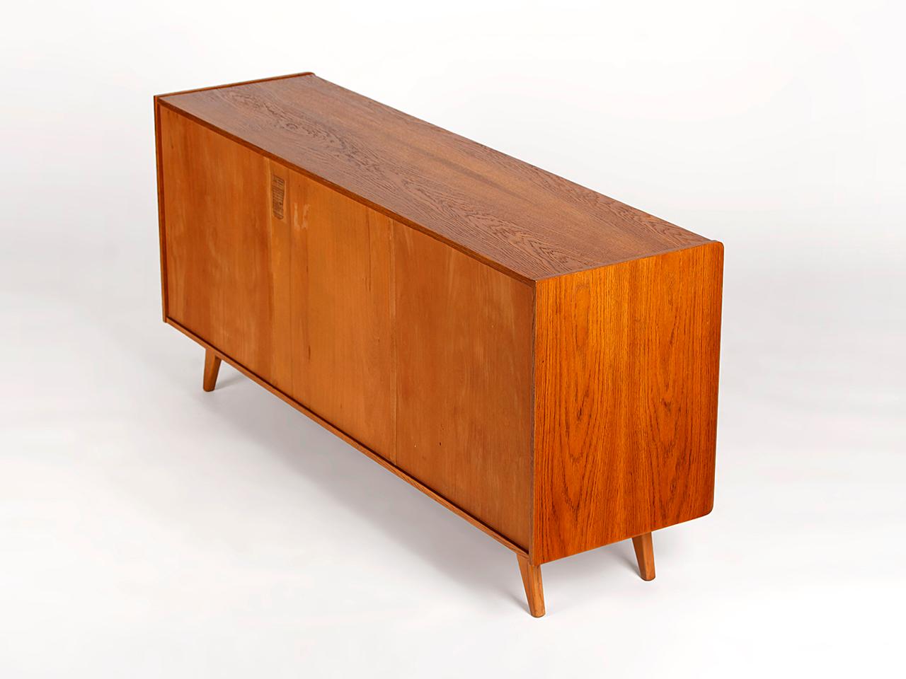 Model U-460 Sideboard by Jiri Jiroutek for Interier Praha, 1960s In Excellent Condition For Sale In Wien, AT