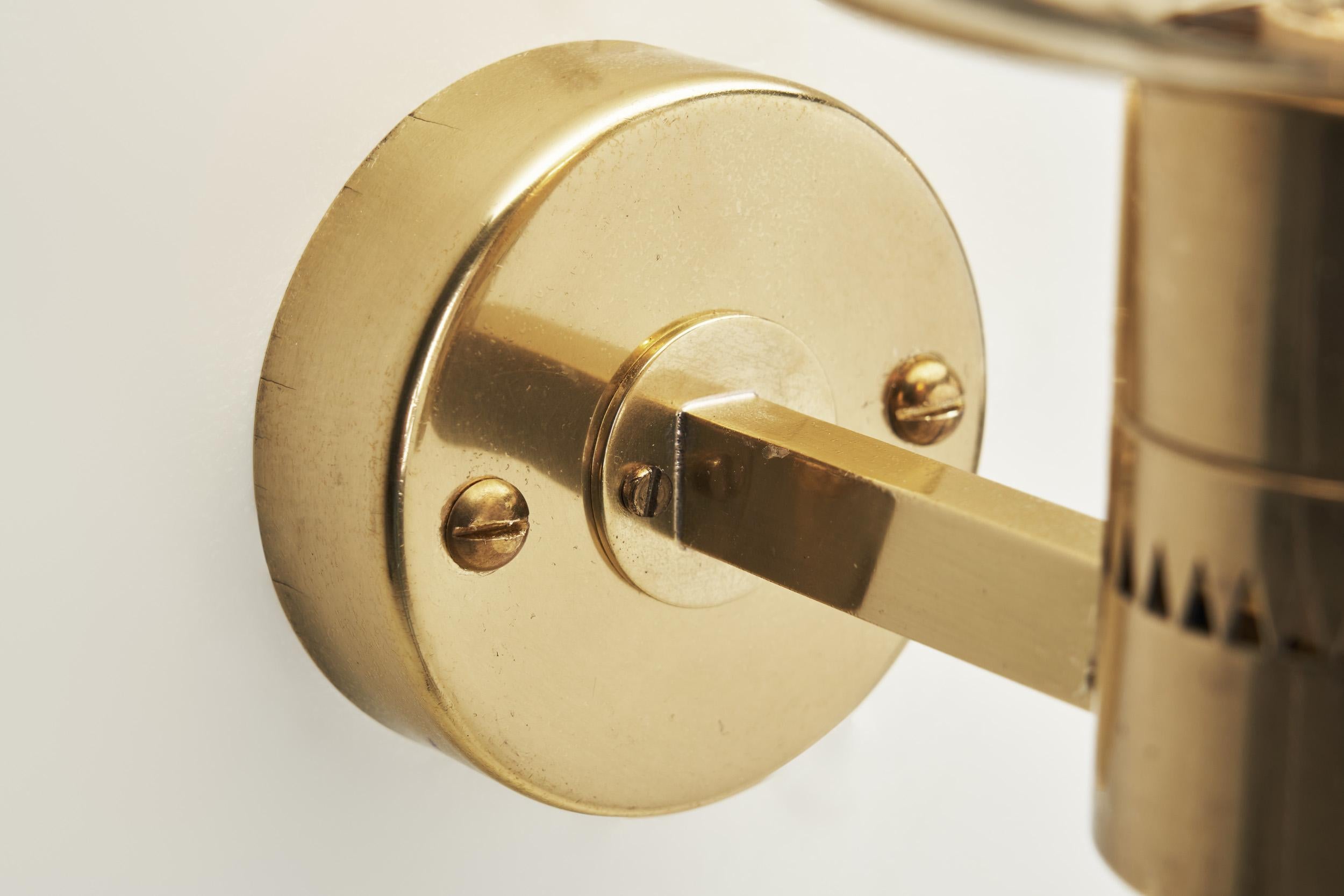 Lampe murale en laiton modèle V-220 de Hans-Agne Jakobsson, Suède, années 1960 en vente 8
