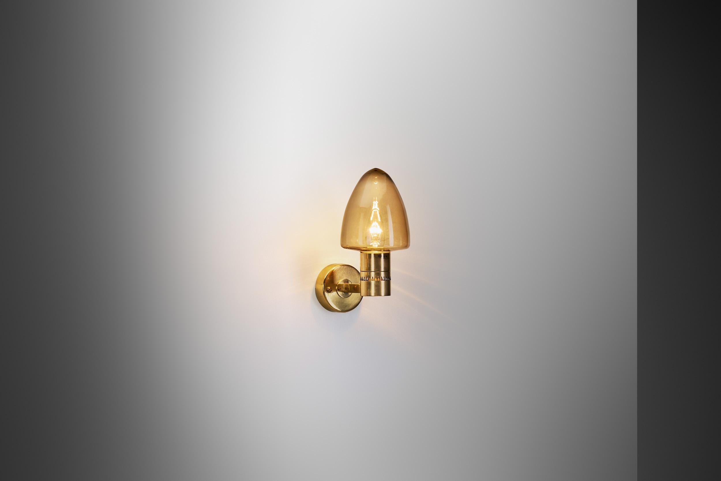 Suédois Lampe murale en laiton modèle V-220 de Hans-Agne Jakobsson, Suède, années 1960 en vente