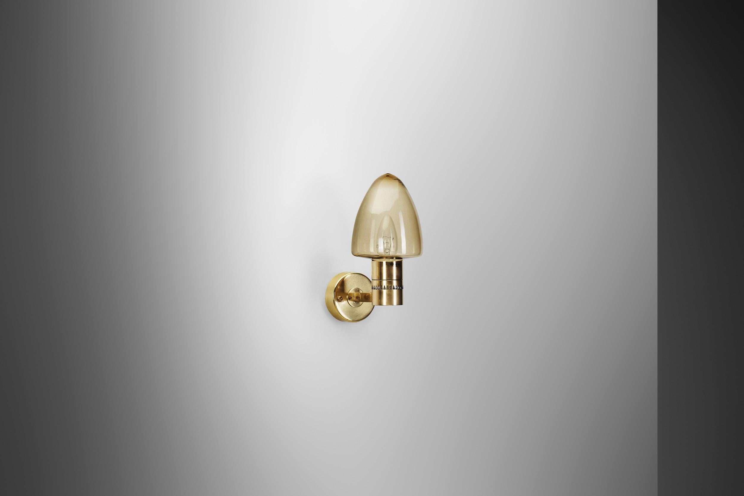 Lampe murale en laiton modèle V-220 de Hans-Agne Jakobsson, Suède, années 1960 Bon état - En vente à Utrecht, NL