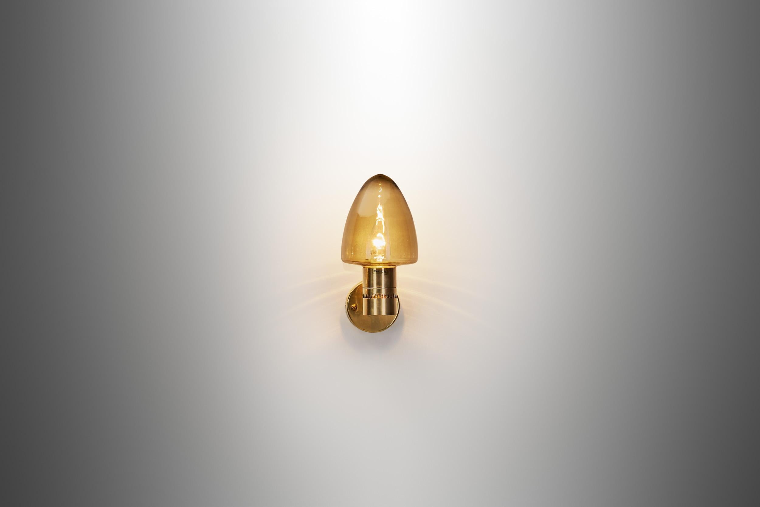 Milieu du XXe siècle Lampe murale en laiton modèle V-220 de Hans-Agne Jakobsson, Suède, années 1960 en vente