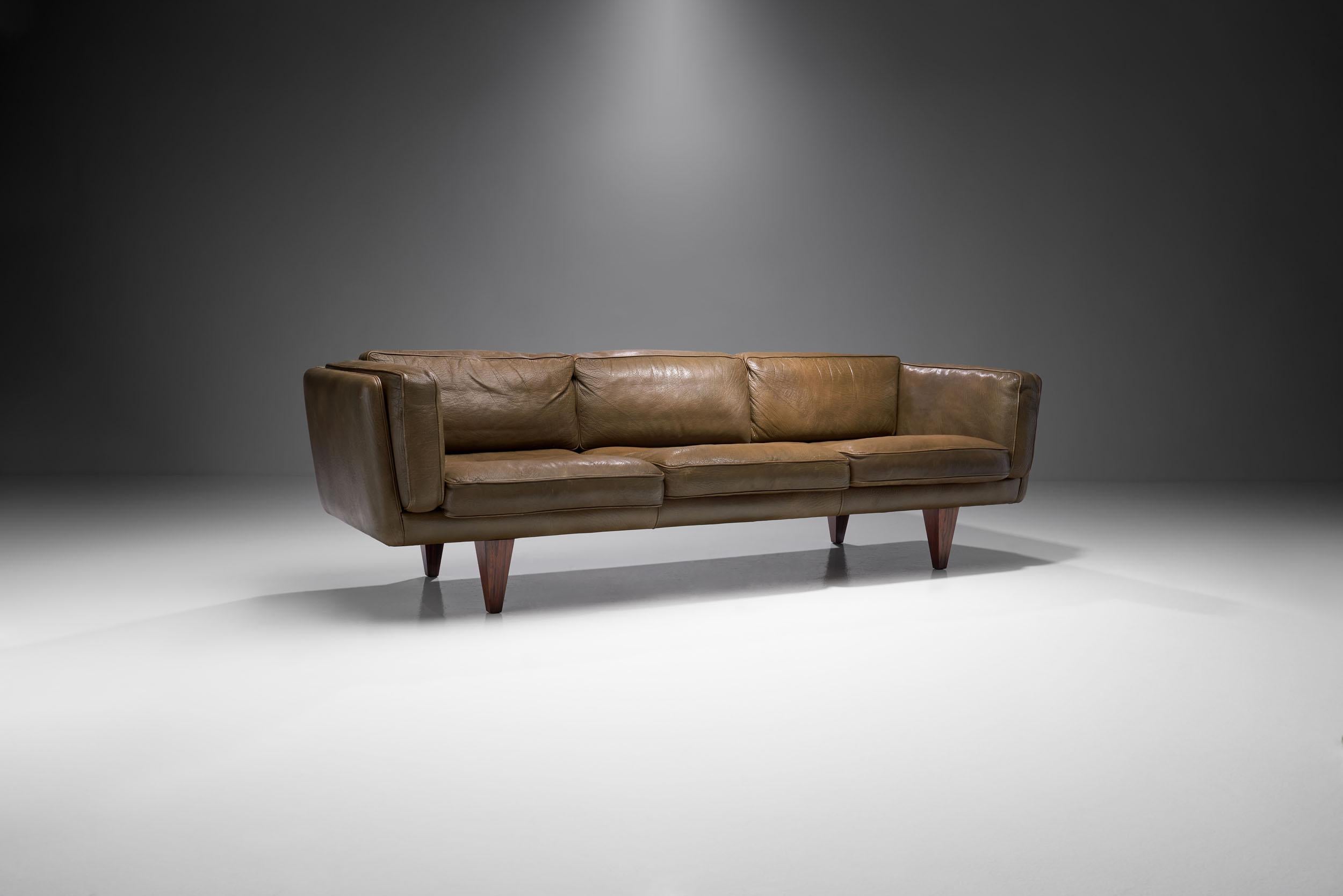 This free-standing sofa, better known as “Model V11” is considered among the masterpiece designs of Illum Wikkelsø. The Danish designer created the “V11” series in 1965 whilst working with master cabinetmaker Holger Christiansen in