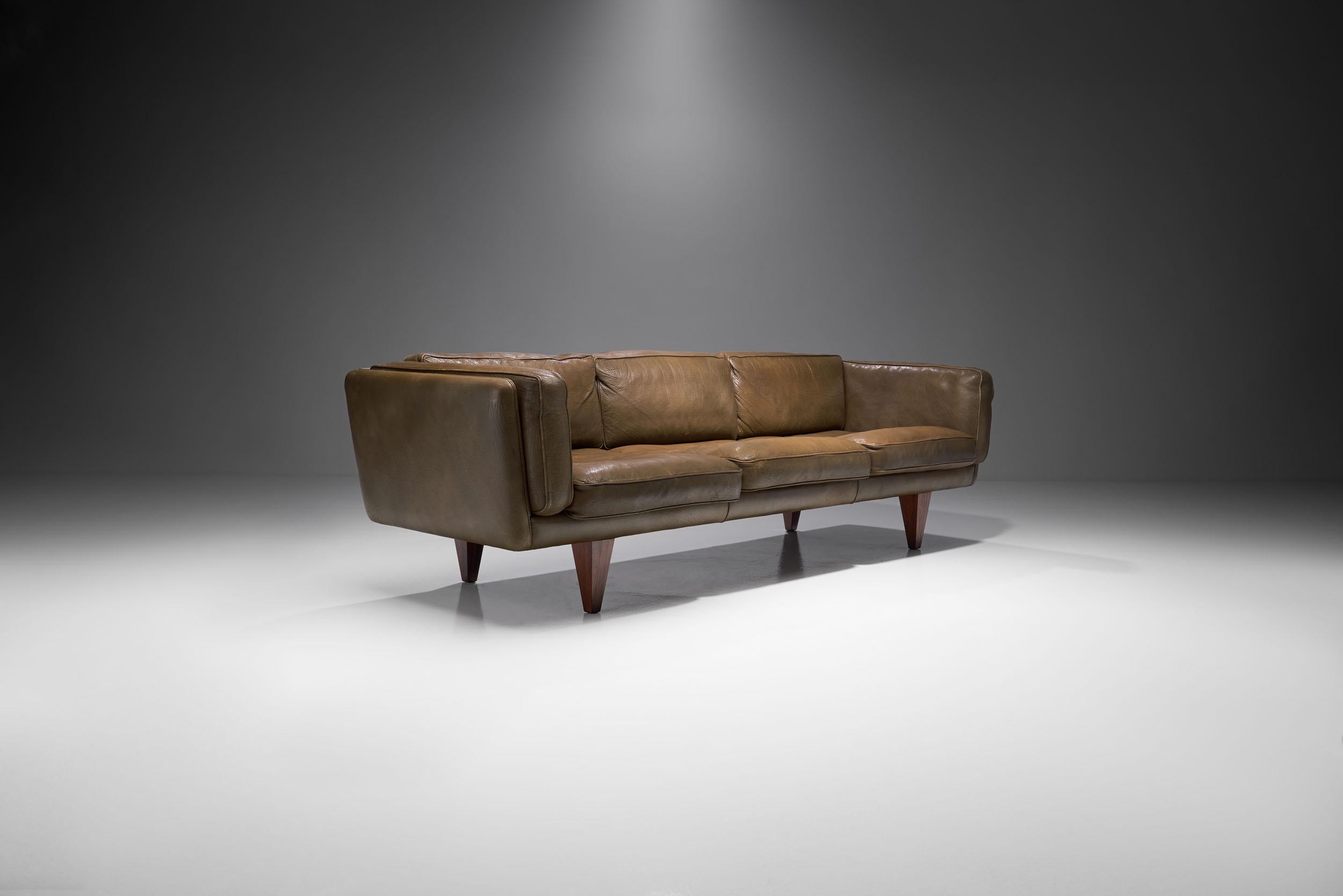 Scandinavian Modern “Model V11” Three-Seater Leather Sofa by Illum Wikkelsø, Denmark, 1960s For Sale