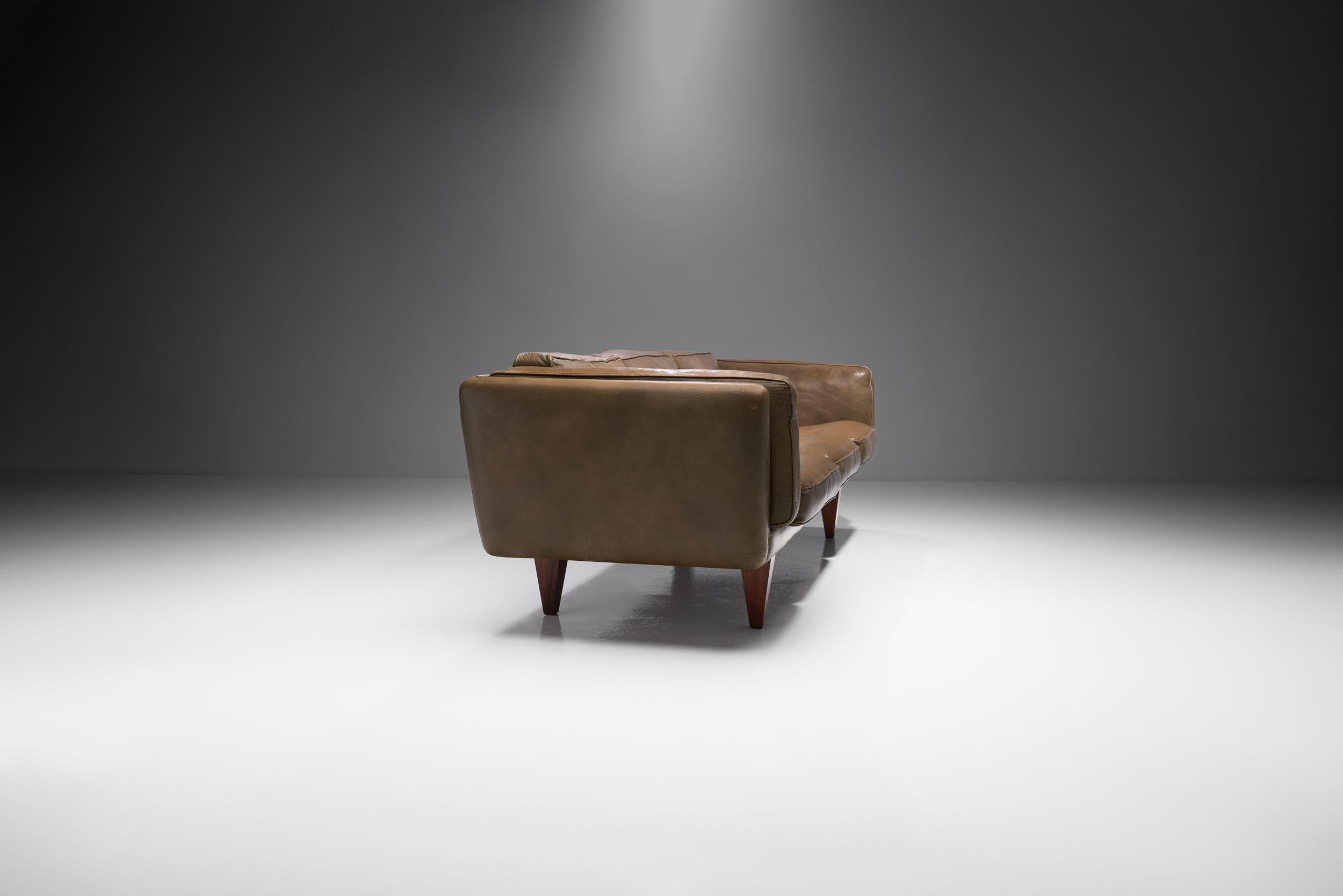 Danish “Model V11” Three-Seater Leather Sofa by Illum Wikkelsø, Denmark, 1960s For Sale