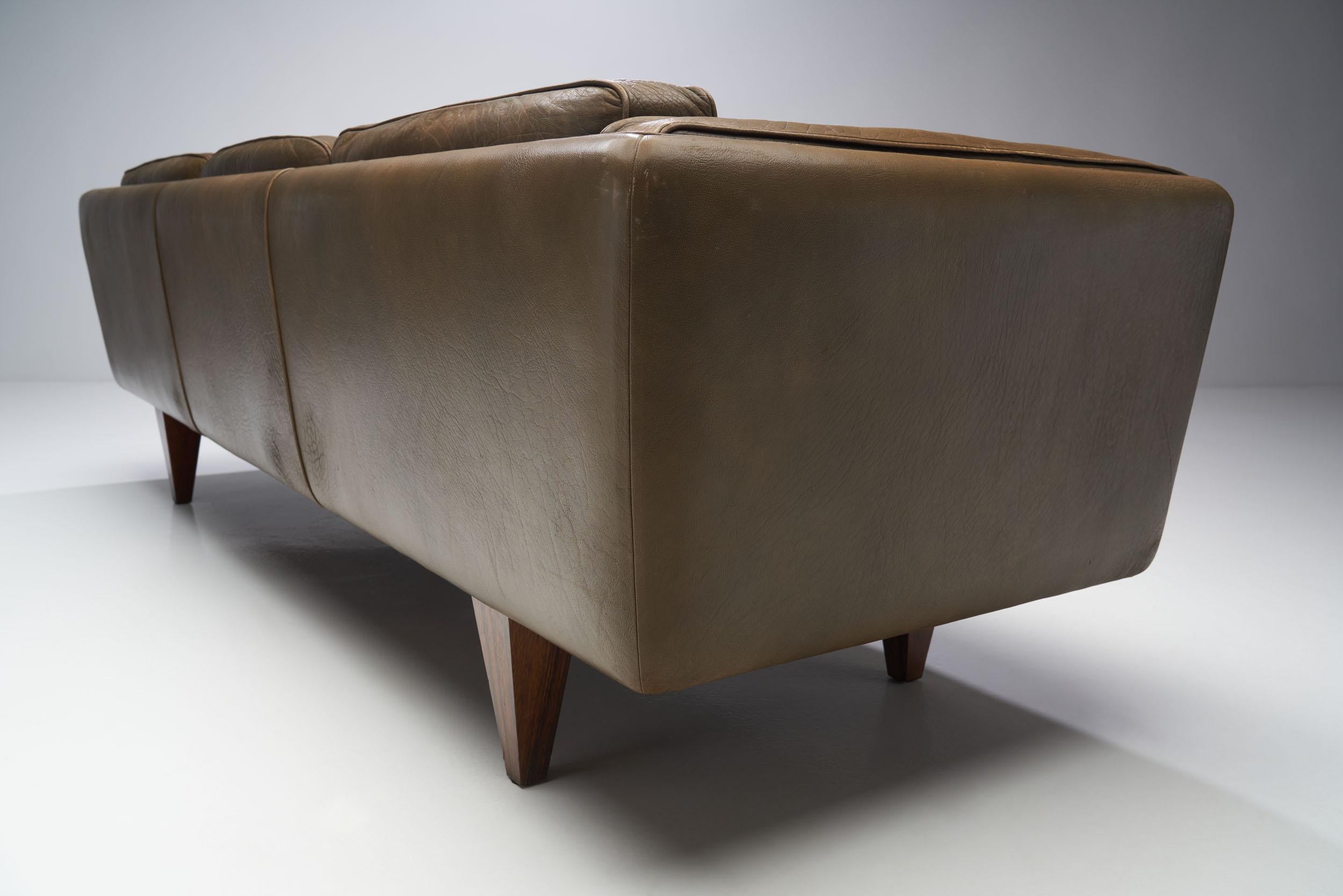 Model V11 Dreisitziges Ledersofa von Illum Wikkelsø, Dänemark, 1960er Jahre im Angebot 2