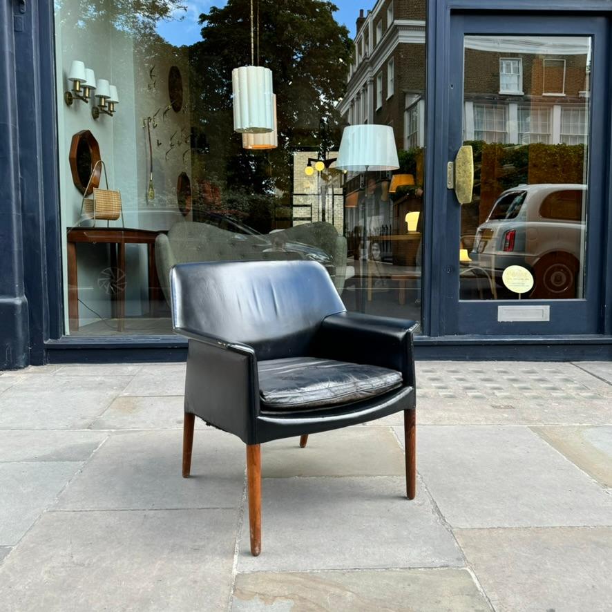 Model WB3838 Armchair, Ejner Larsen & Aksel Bender Madsen for Willy Beck, 1965 In Good Condition For Sale In London, GB