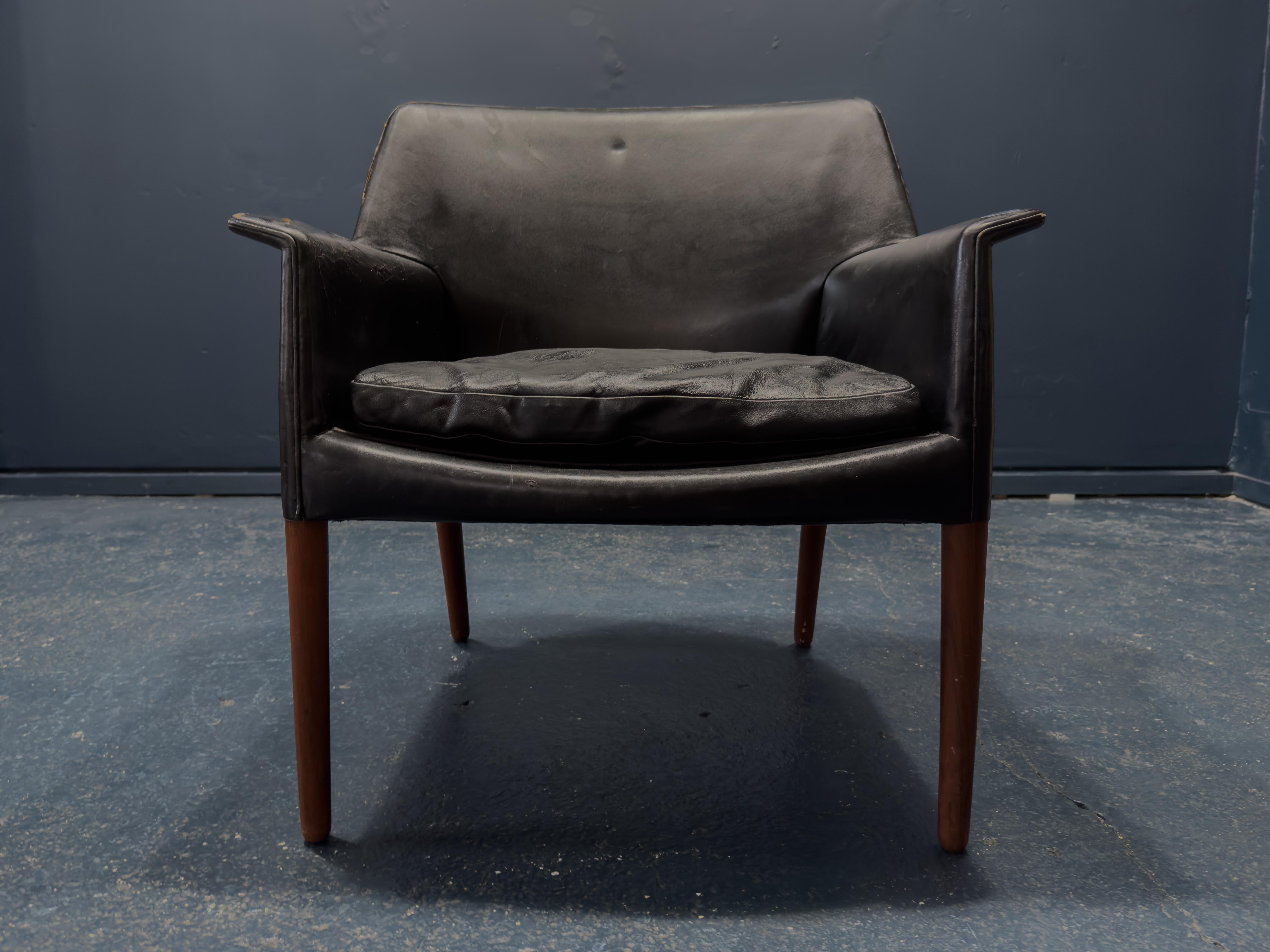 Milieu du XXe siècle Modèle WB3838 Fauteuil en cuir en vente