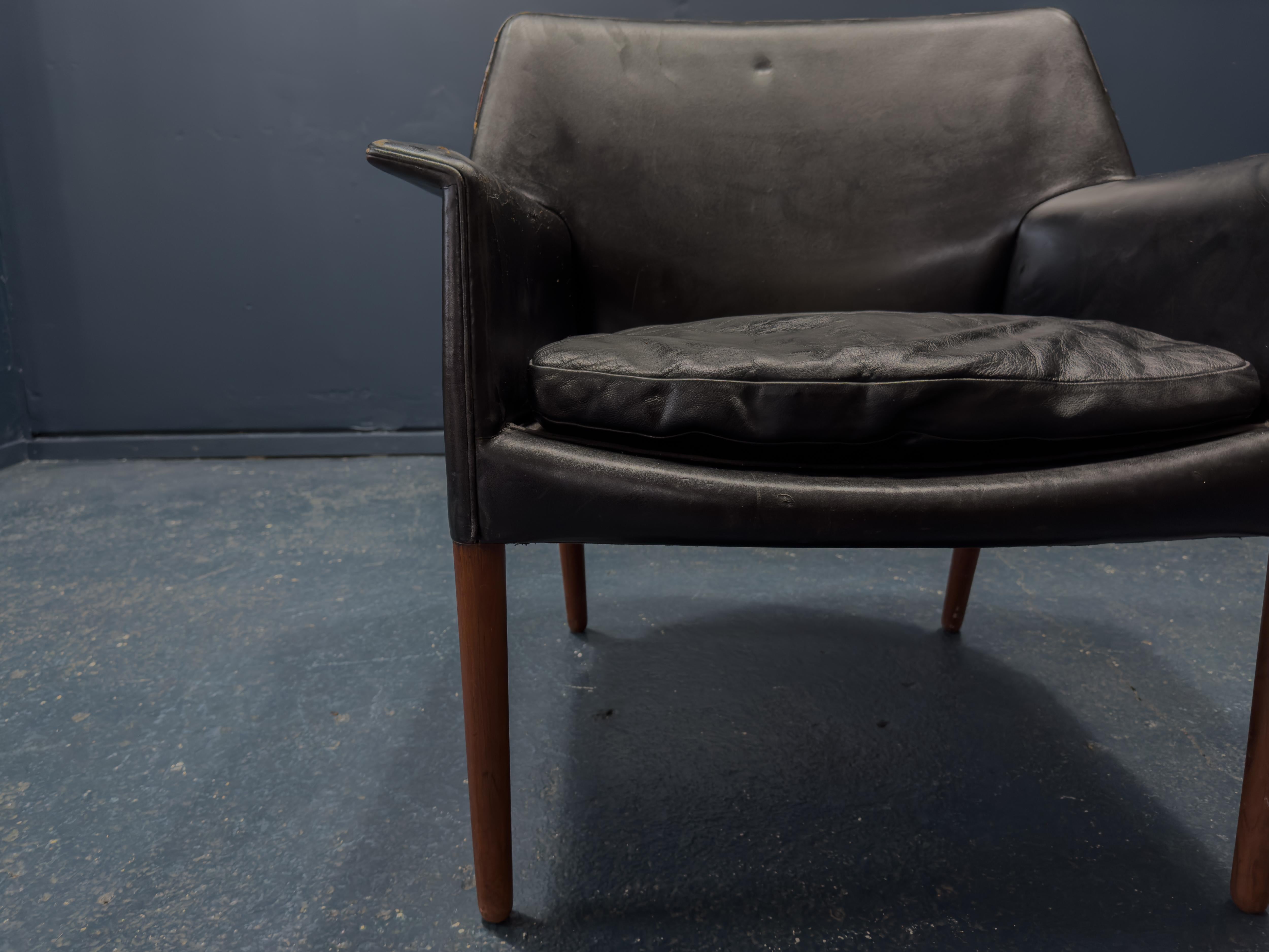 Modèle WB3838 Fauteuil en cuir en vente 1