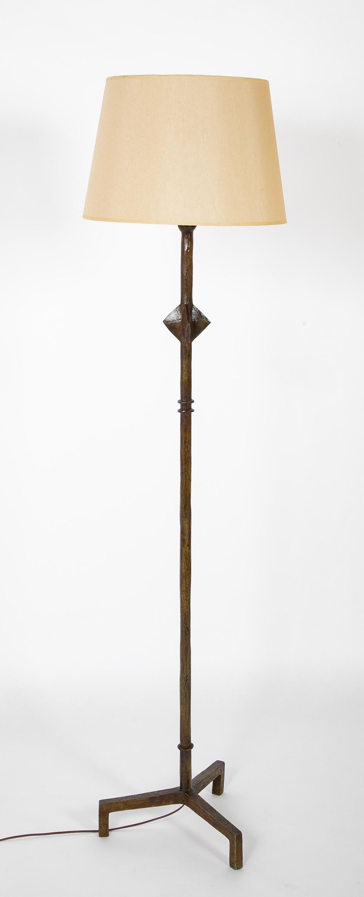 Rare ‘Modèle étoile’ patinated bronze floor lamp, after Alberto Giacometti, Heavy casting with beautiful dark green patina.

Note : Modèle étoile floor lamp was originally created by Giacometti for renowned interior designer Jean-Michel Frank