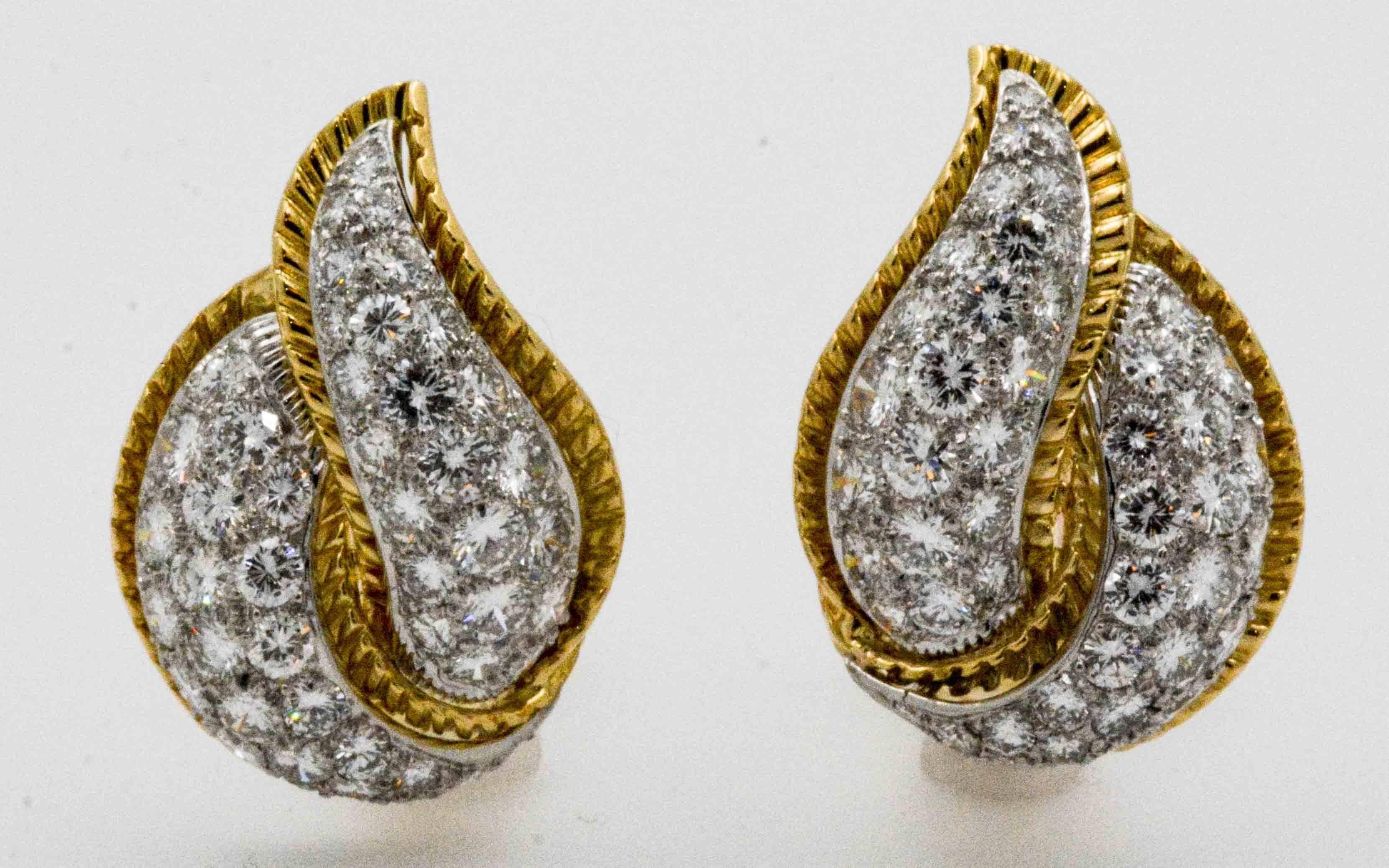 Modele Sterle 5.25 Carat Diamond 18 Karat Yellow Gold Leaf Earrings In Excellent Condition In Dallas, TX