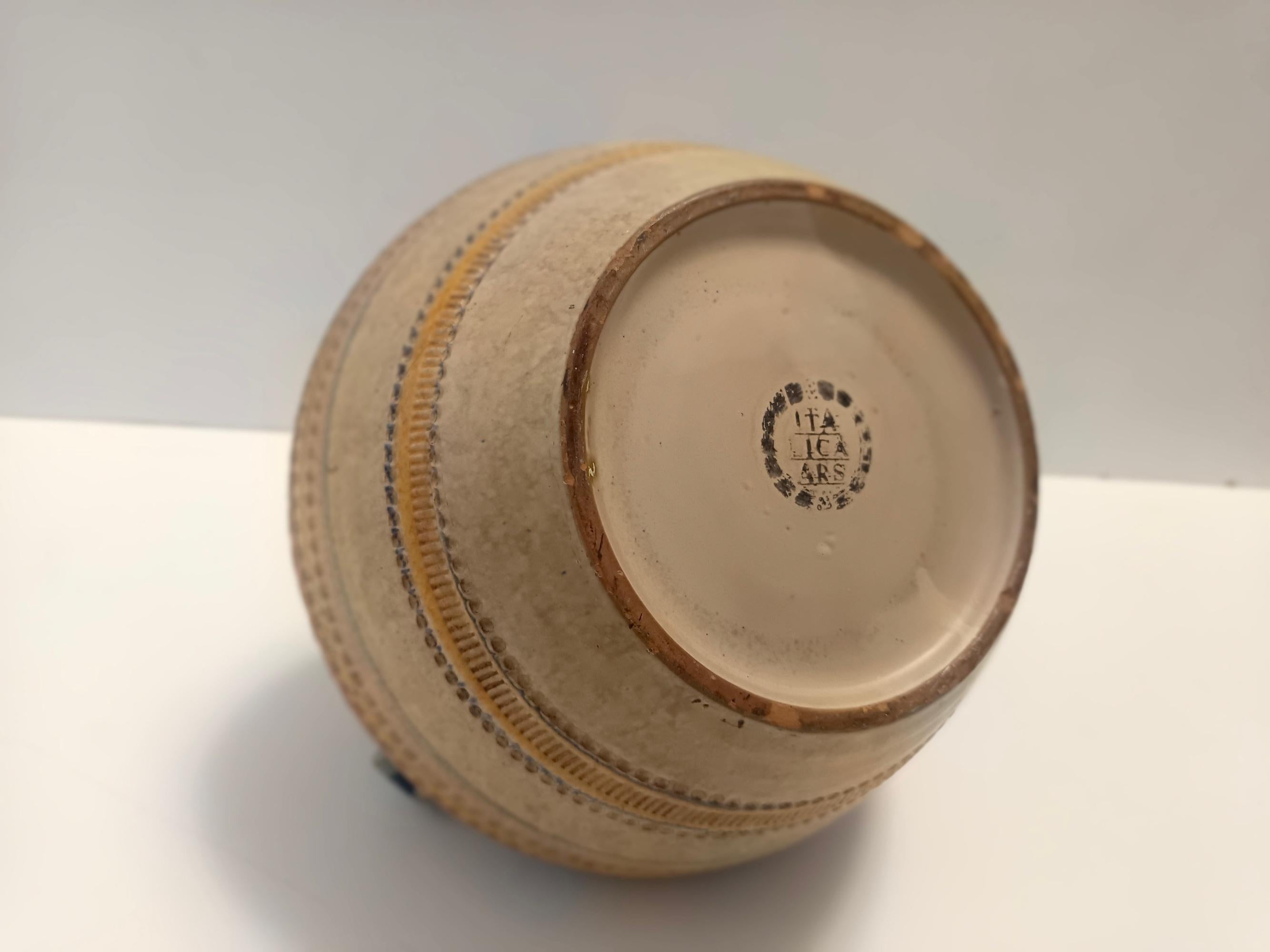 Mid-Century moderno Vaso in terracotta modellato e dipinto a mano di colore beige di Italica Ars, Firenze, Italia in vendita