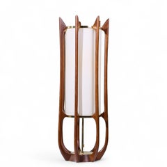 Modeline Model 635 Lampada da tavolo in legno di noce e ottone scolpito della metà del secolo scorso