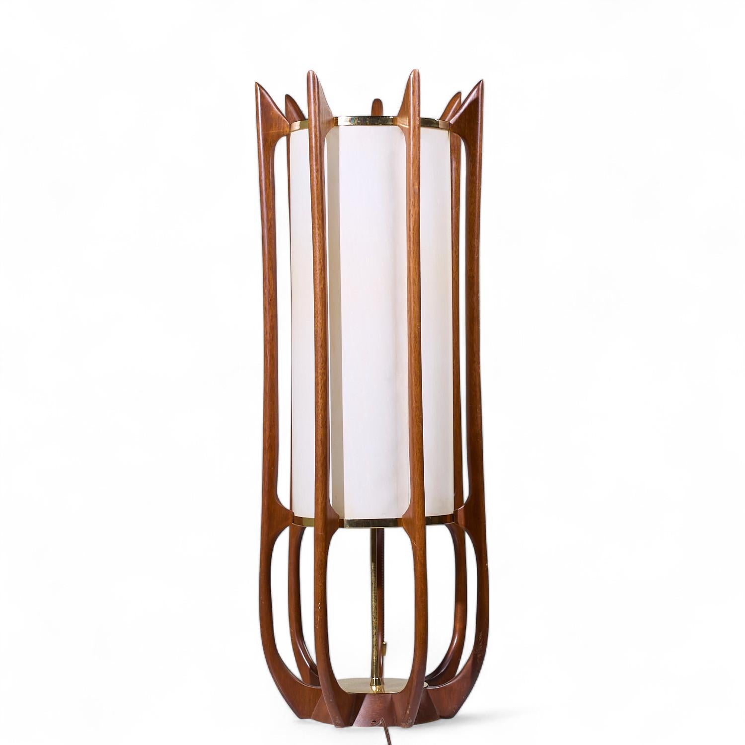 American Modeline Model 635 Mid Century Sculptured Walnut and Brass Table Lamp For Sale