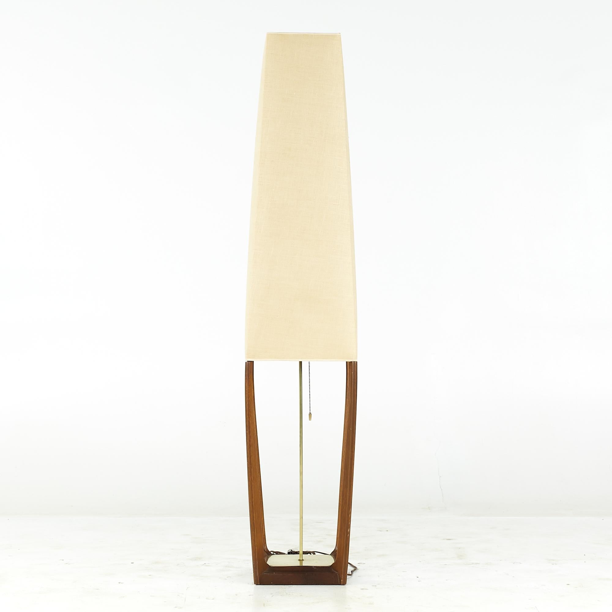 American Modeline Style Midcentury Walnut and Brass Floor Lamp For Sale