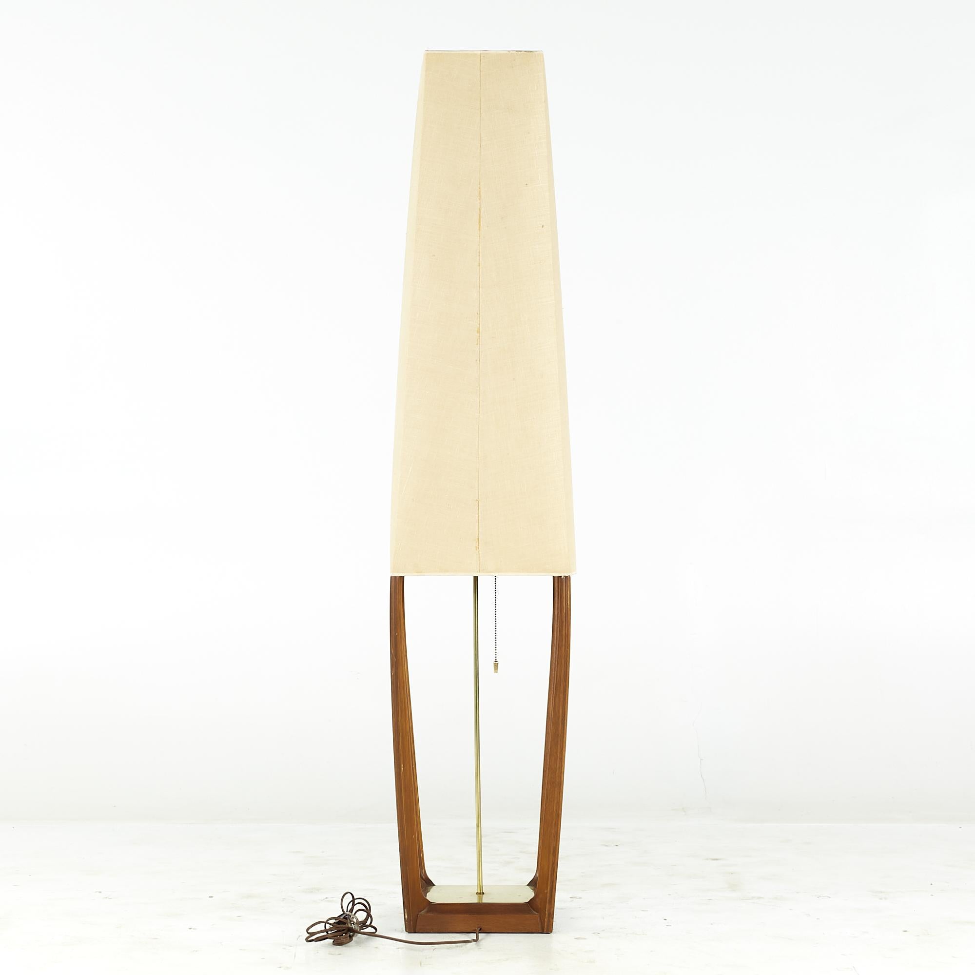 Late 20th Century Modeline Style Midcentury Walnut and Brass Floor Lamp For Sale