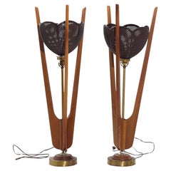 Lampes de table en noyer et laiton de style Modeline - Paire