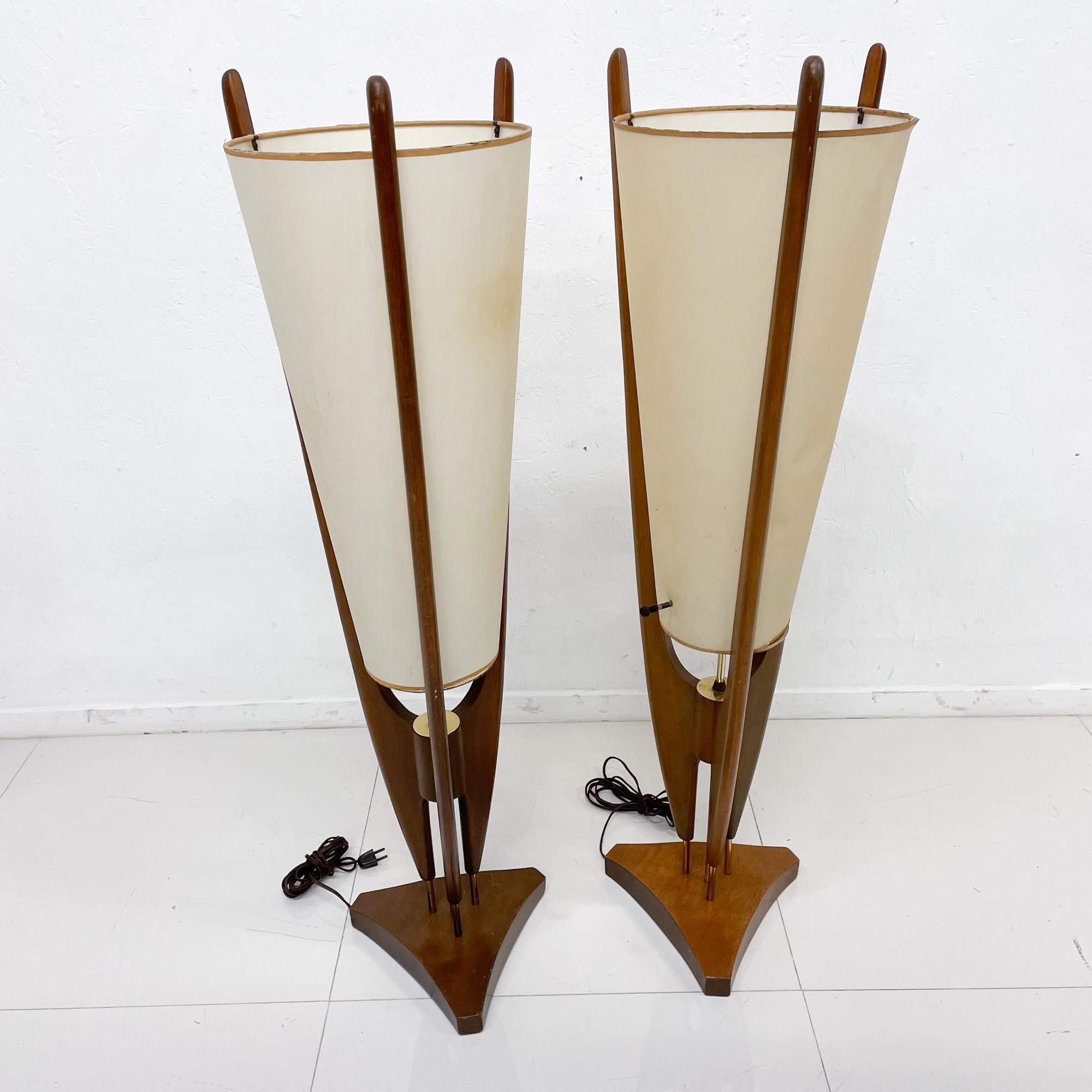 For your pleasure: Modeline floor or table lamps midcentury classic design 1960s Mod
Sculptural design attributed to the manner of Adrian Pearsall for Modeline Lamp CO
Appears as Teak Wood with a walnut finish. Brass Accent on the design. Shades