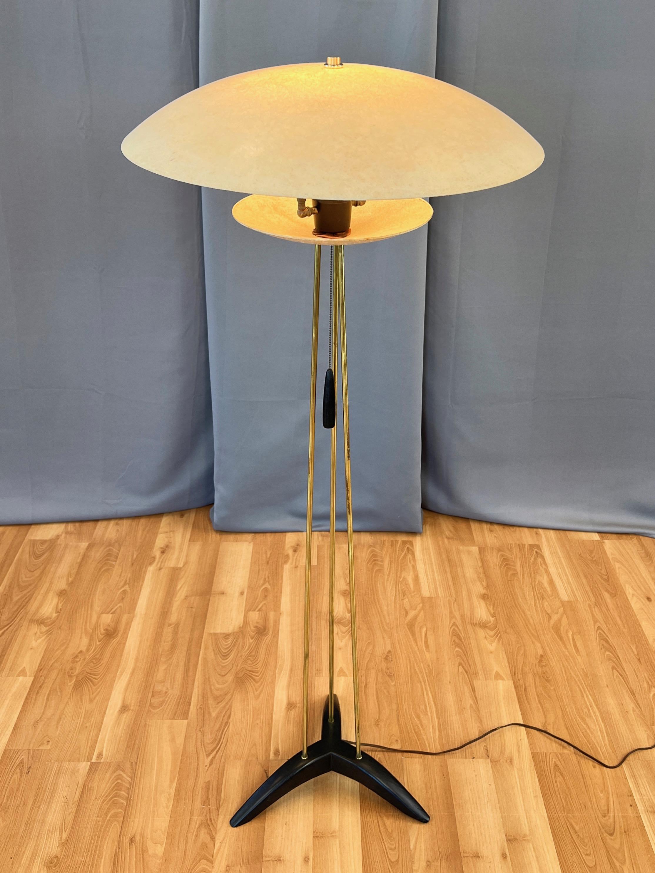 Modeline Tripod Floor Lamp with Fiberglass Saucer Shades, Brass, and Wood, 1950s In Good Condition In San Francisco, CA